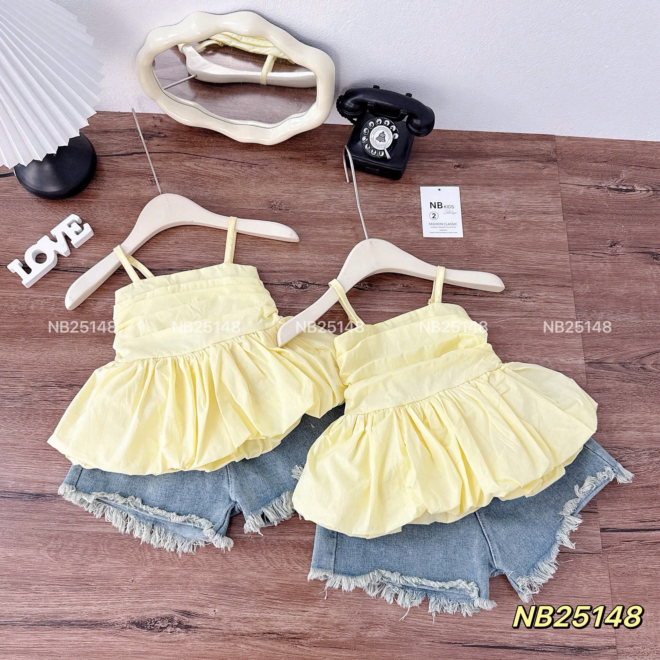 Sét áo 2 dây vàng quần sooc bò bé gái