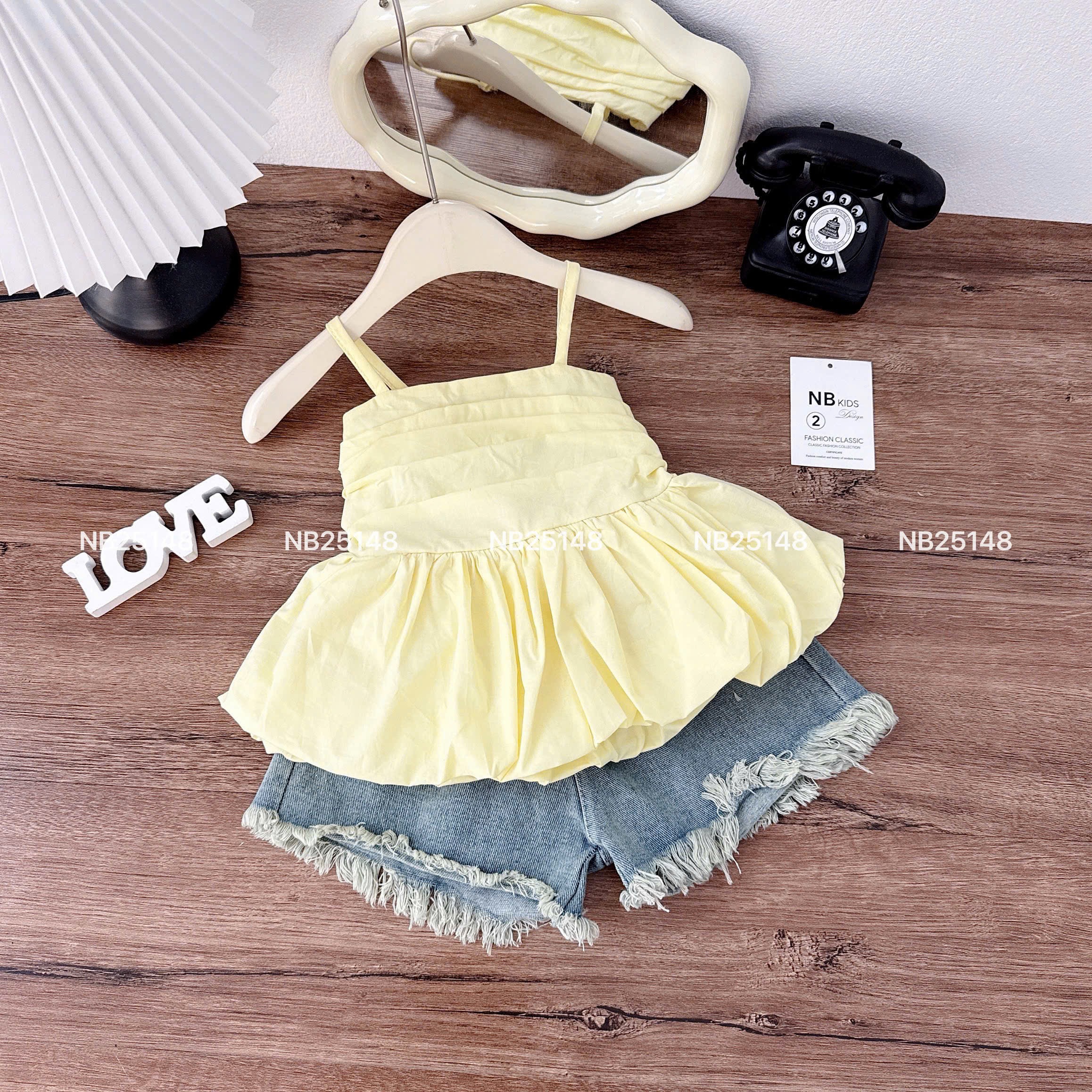 Sét áo 2 dây vàng quần sooc bò bé gái