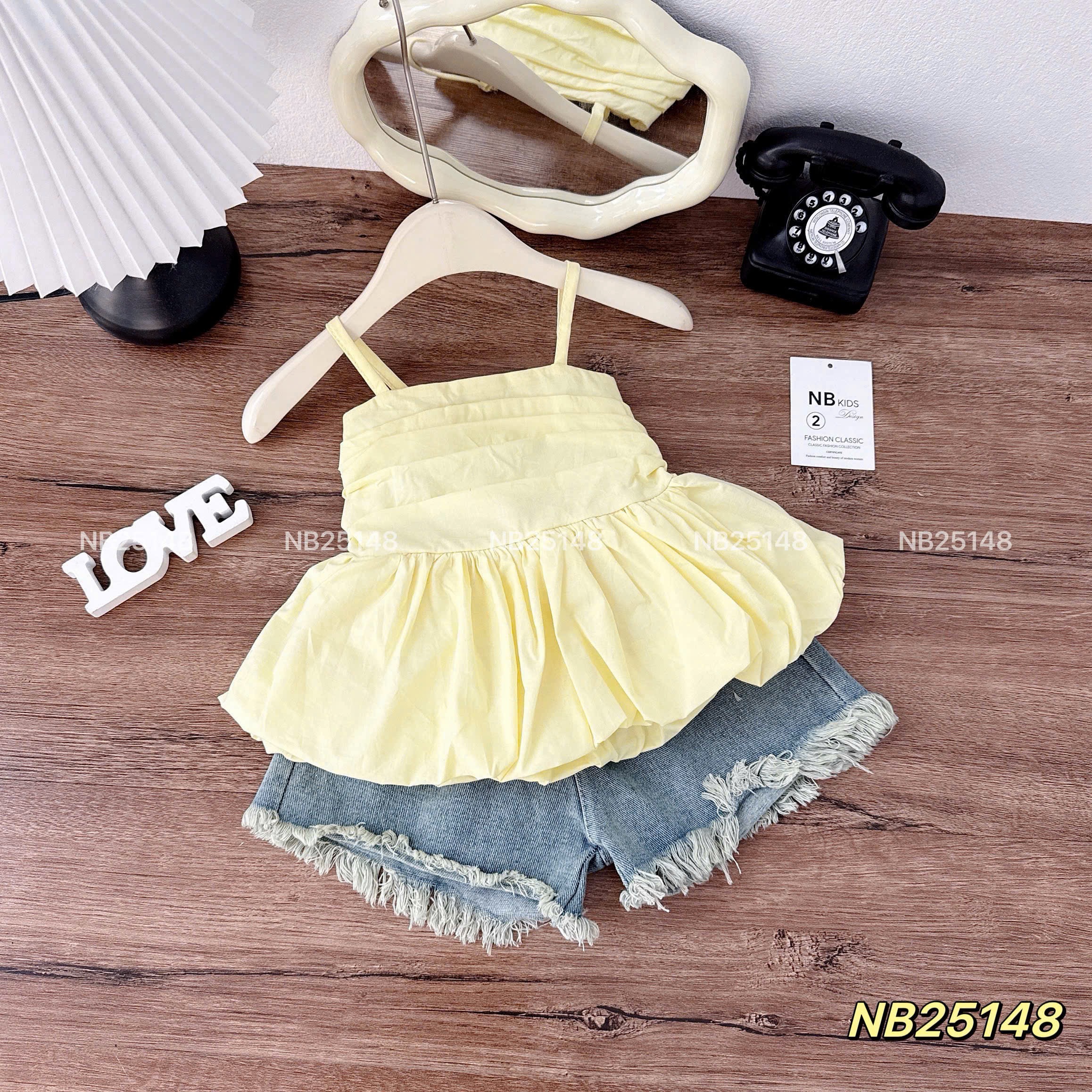 Sét áo 2 dây vàng quần sooc bò bé gái
