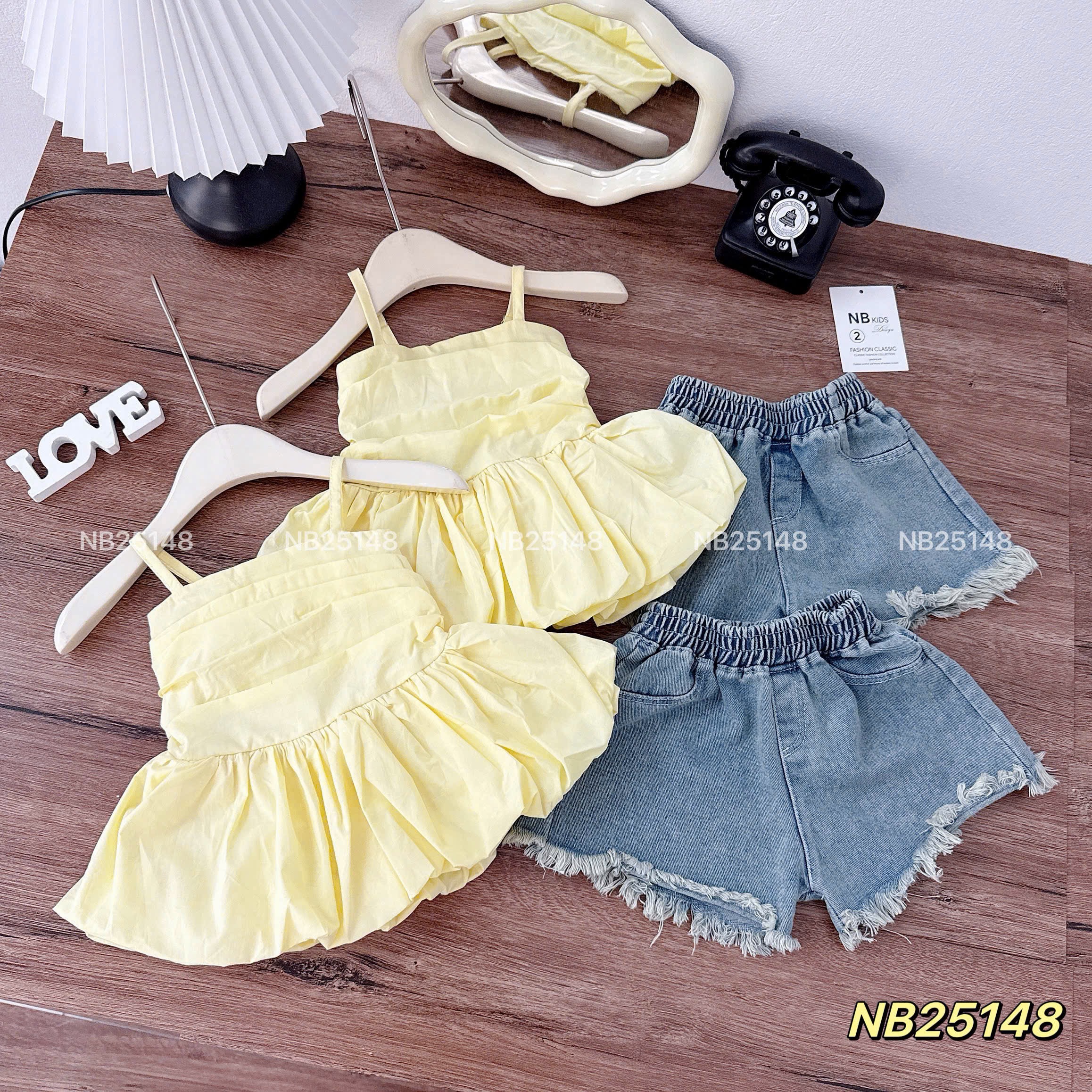 Sét áo 2 dây vàng quần sooc bò bé gái
