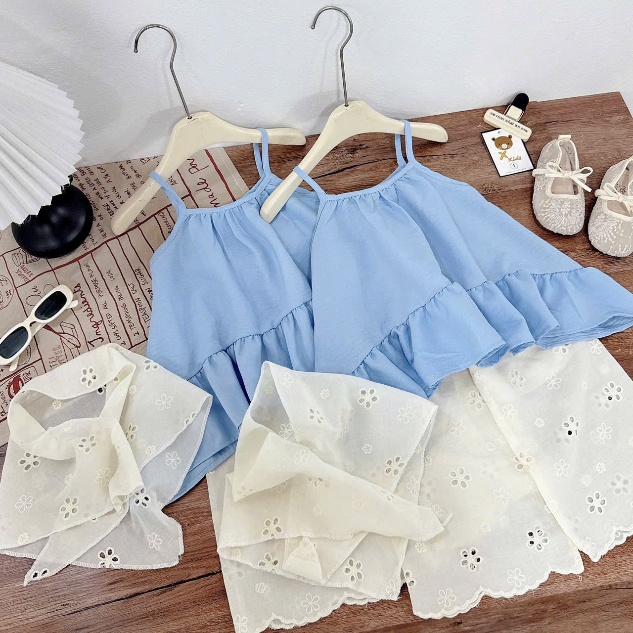 Sét áo 2 dây xanh dương kèm quần xuông bé gái