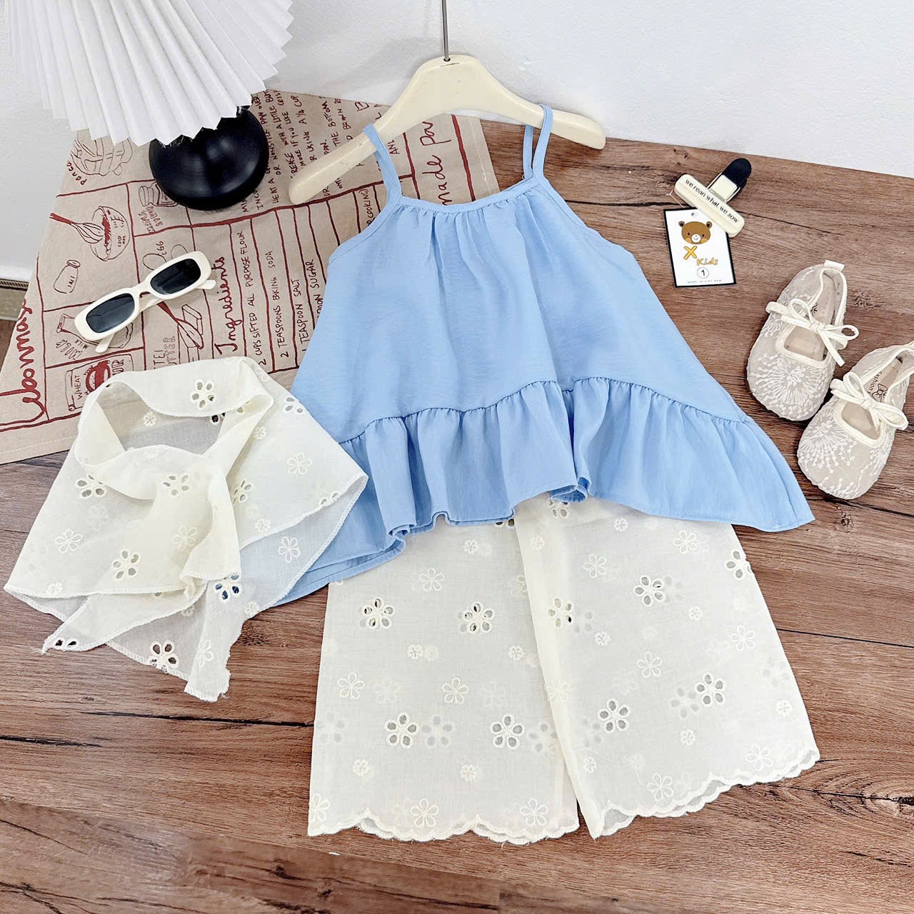 Sét áo 2 dây xanh dương kèm quần xuông bé gái