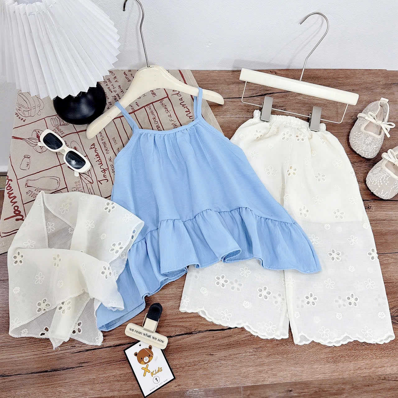 Sét áo 2 dây xanh dương kèm quần xuông bé gái