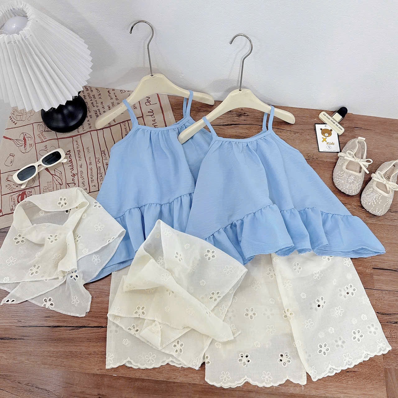 Sét áo 2 dây xanh dương kèm quần xuông bé gái