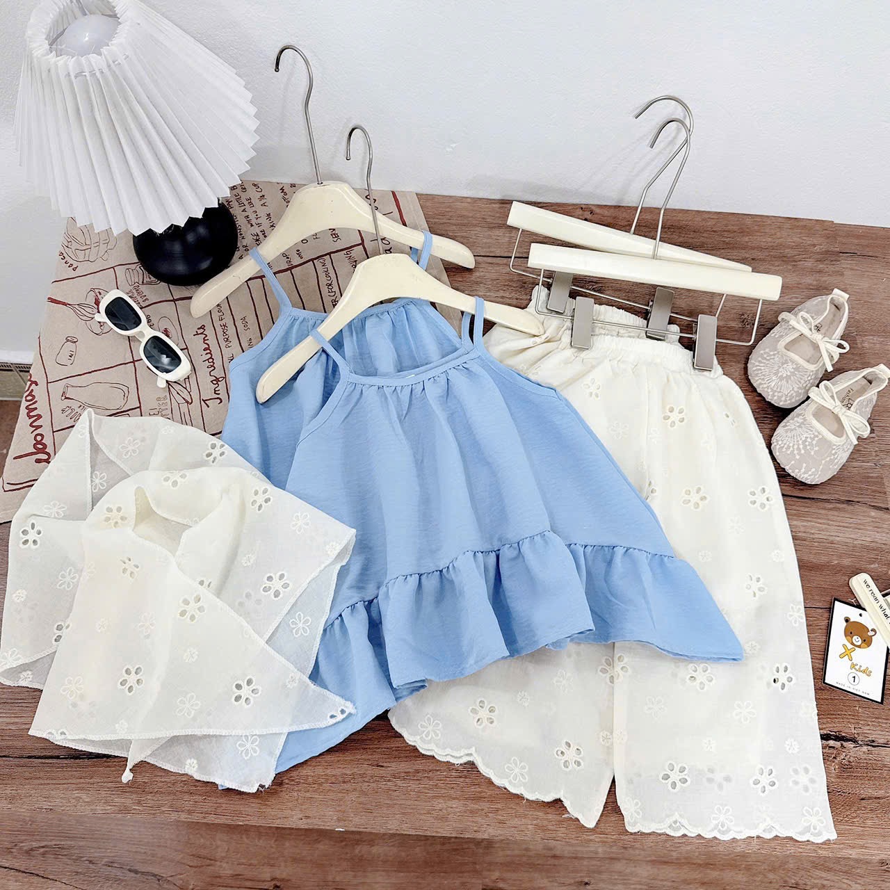 Sét áo 2 dây xanh dương kèm quần xuông bé gái