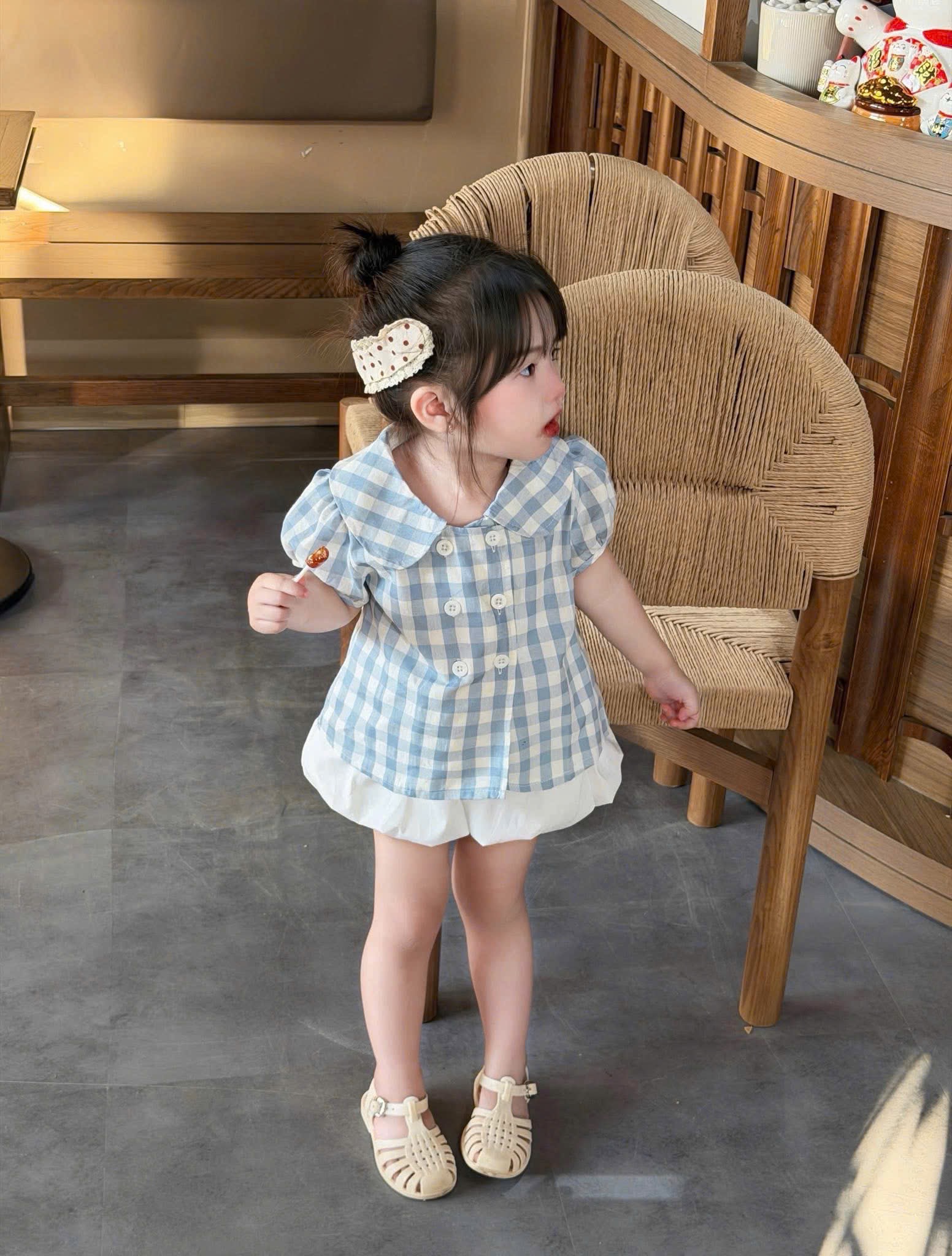 Sét áo caro xanh cv trắng bé gái