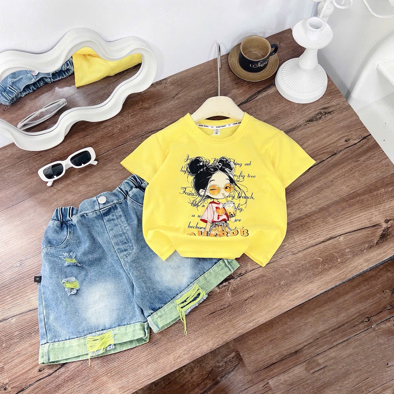 Sét áo cô bé tóc túm quần sooc bò bé gái