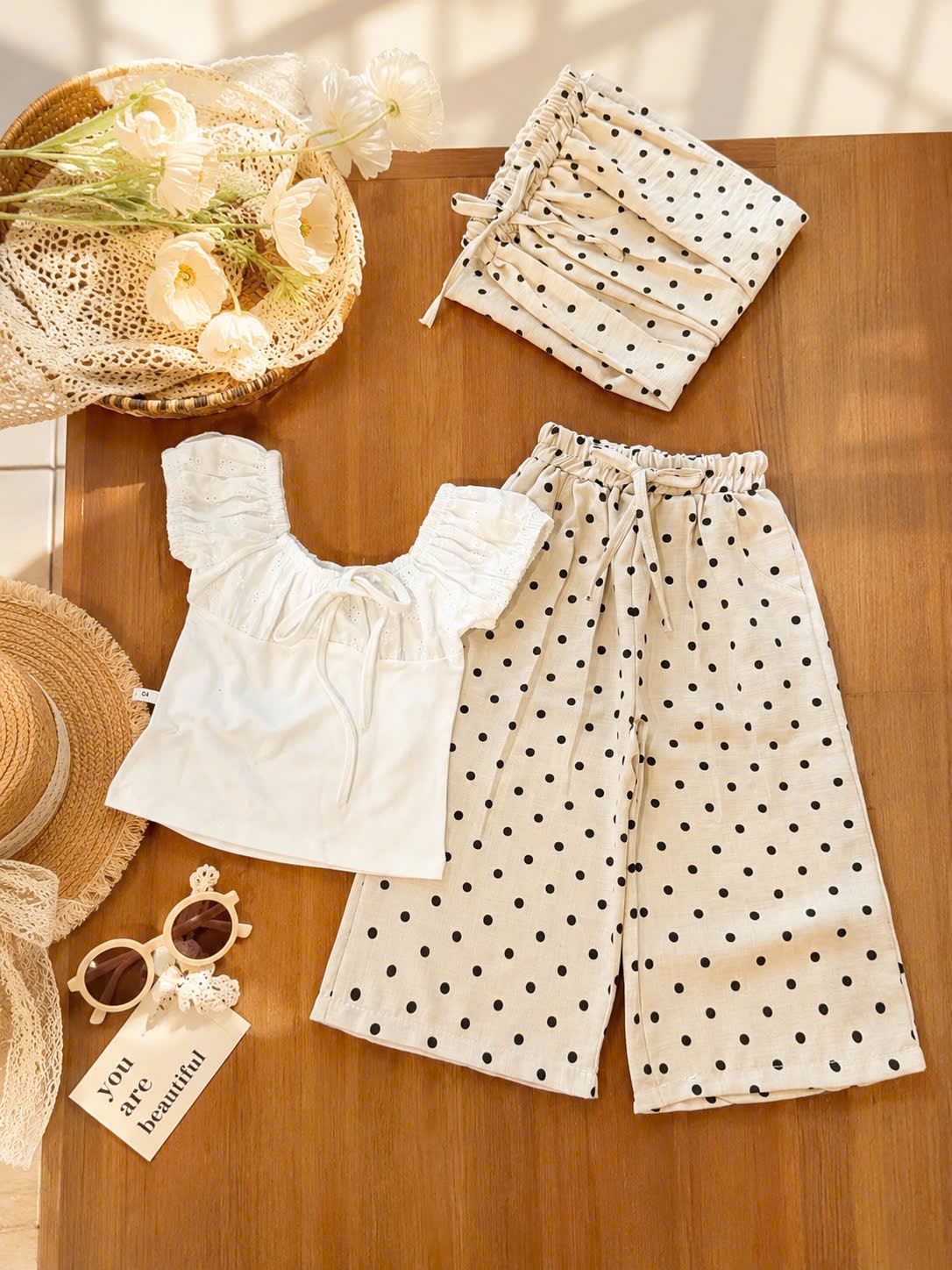 Sét áo cotton phối ren quần xuông bi tm bé gái