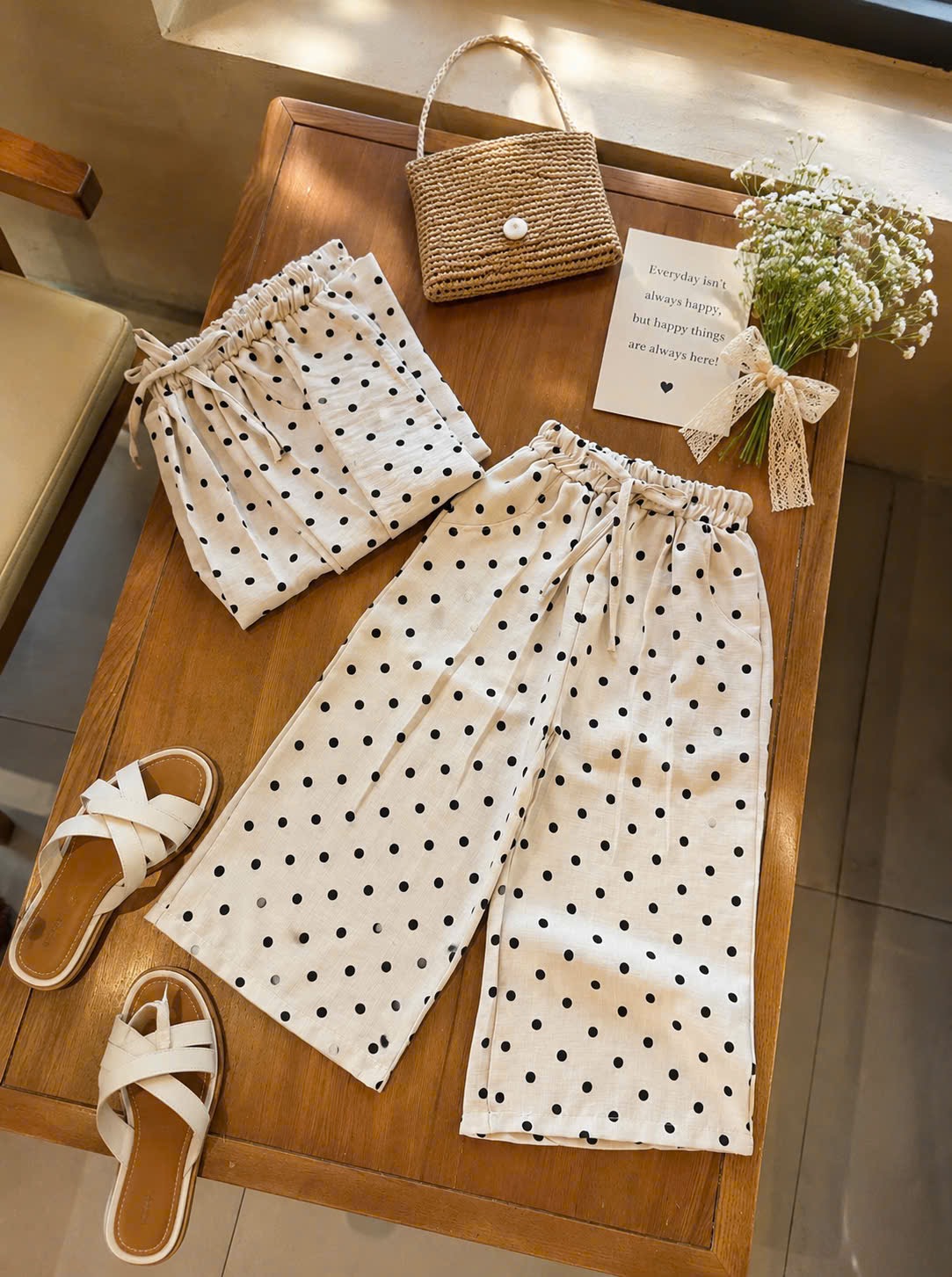 Sét áo cotton phối ren quần xuông bi tm bé gái
