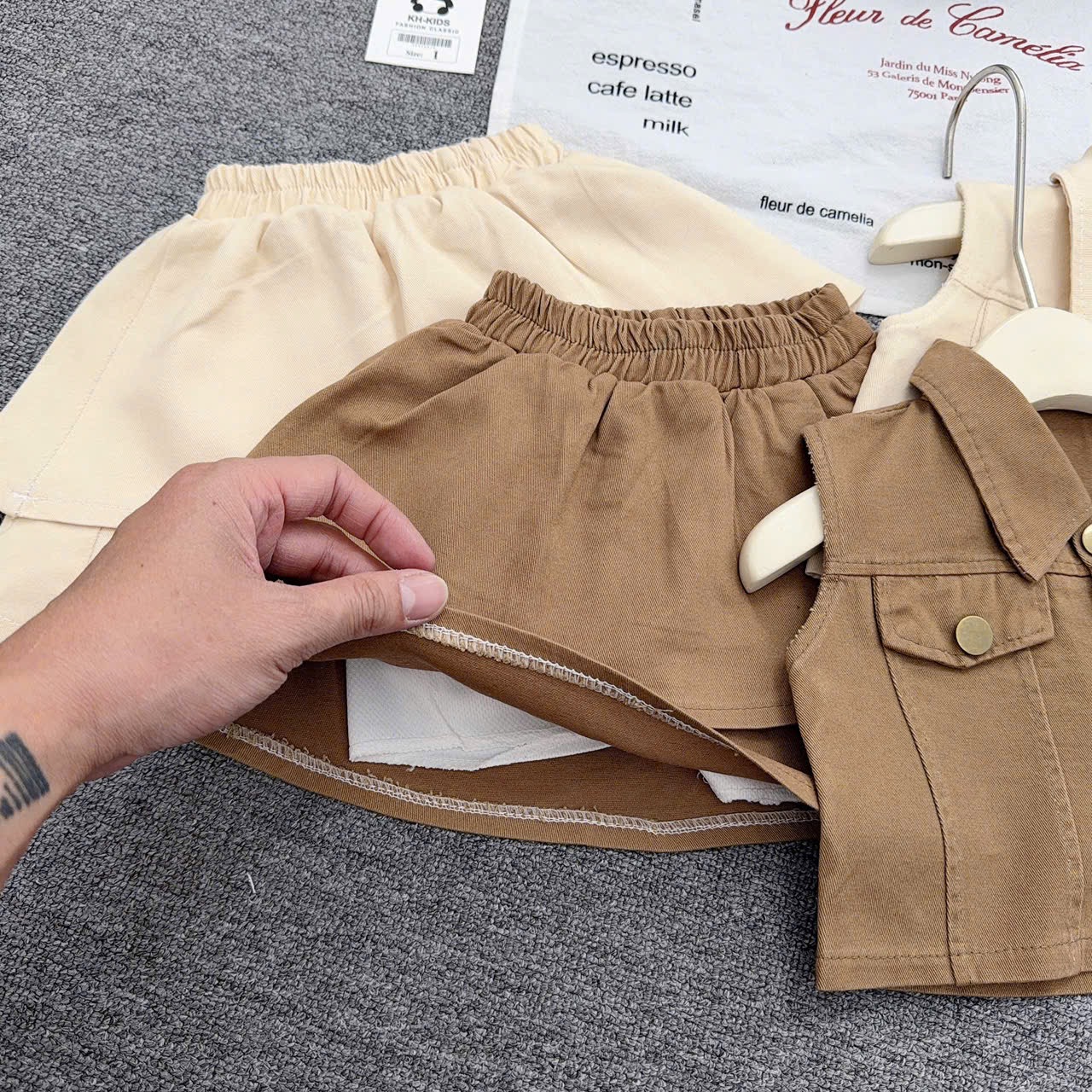 Sét áo croptop kaki cv tầng bé gái