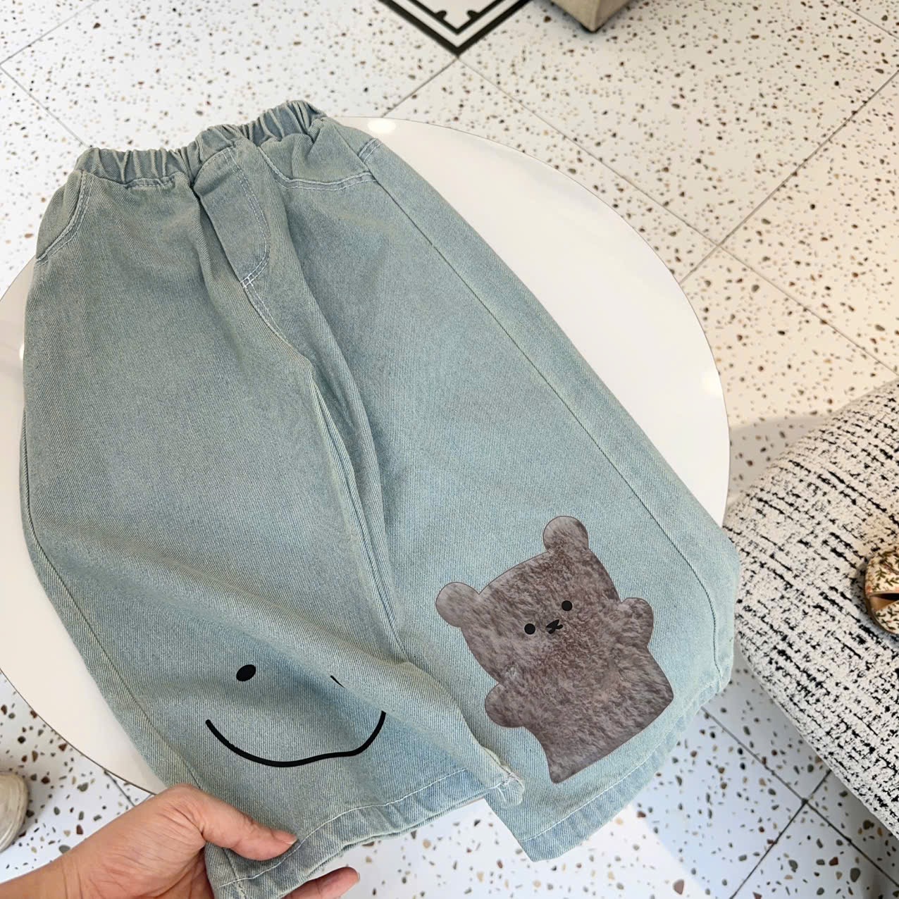 Sét áo dài tay phối bèo quần bò xuông hình gấu bé gái