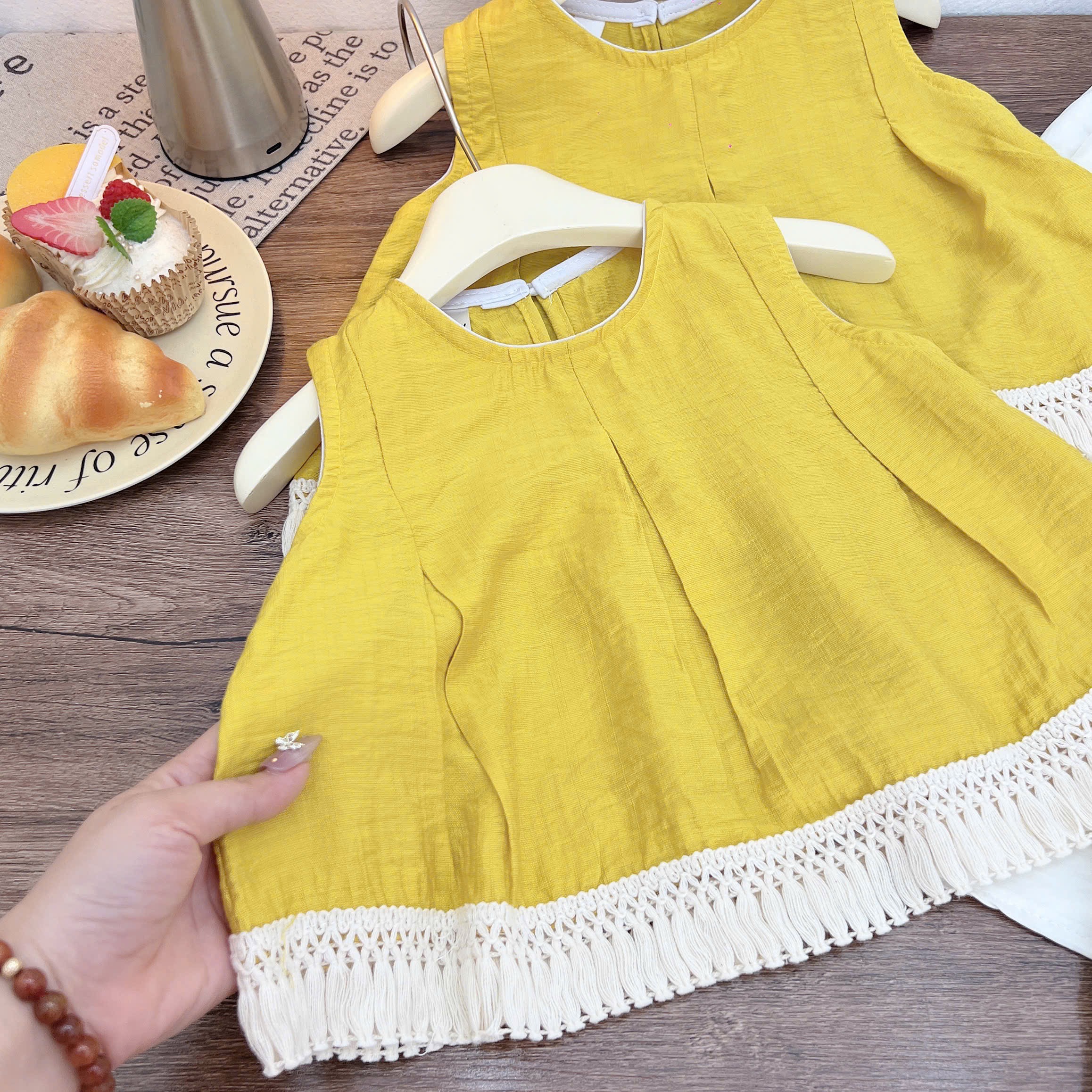 Sét áo đũi vàng quần xuông kem xk bé gái