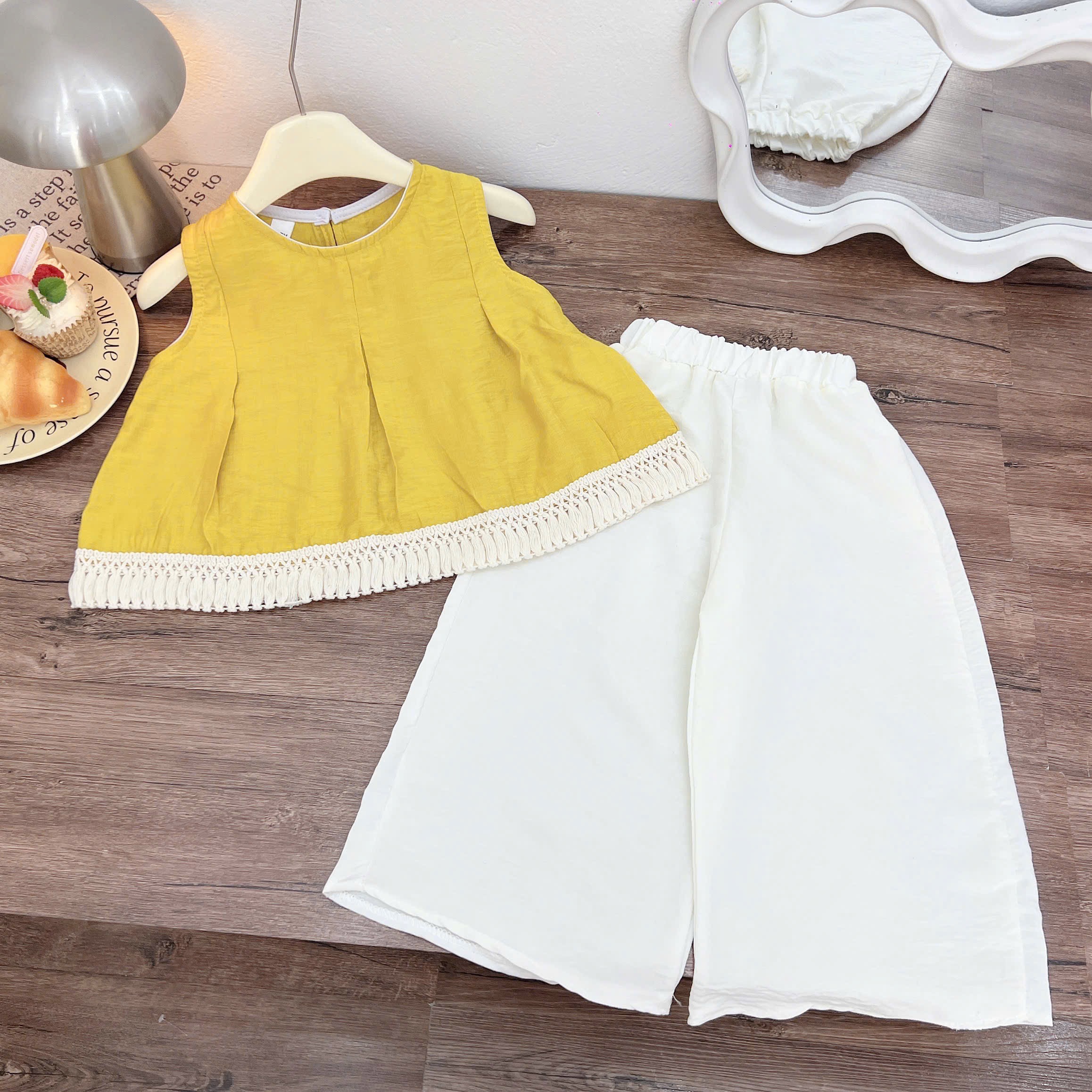 Sét áo đũi vàng quần xuông kem xk bé gái