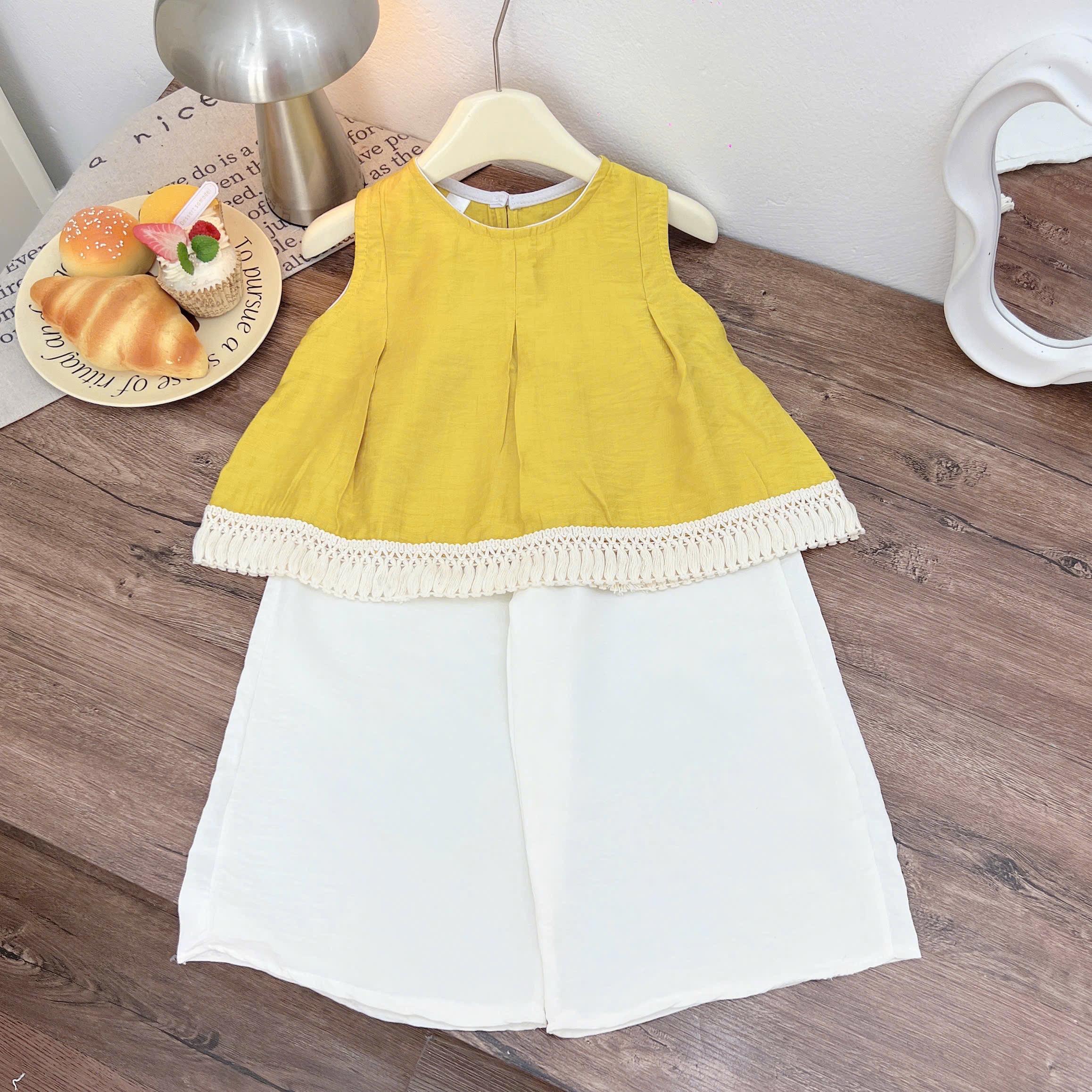 Sét áo đũi vàng quần xuông kem xk bé gái