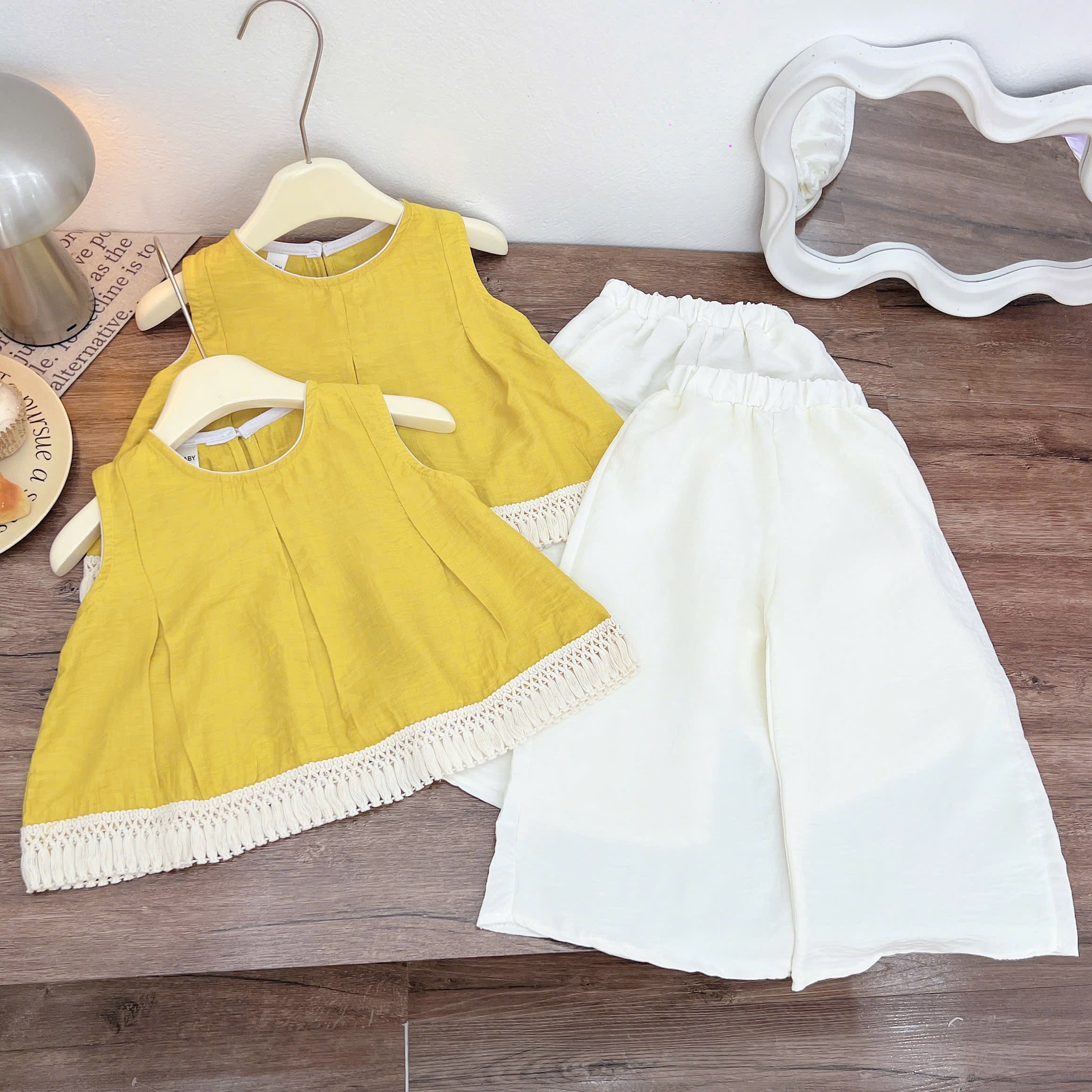 Sét áo đũi vàng quần xuông kem xk bé gái