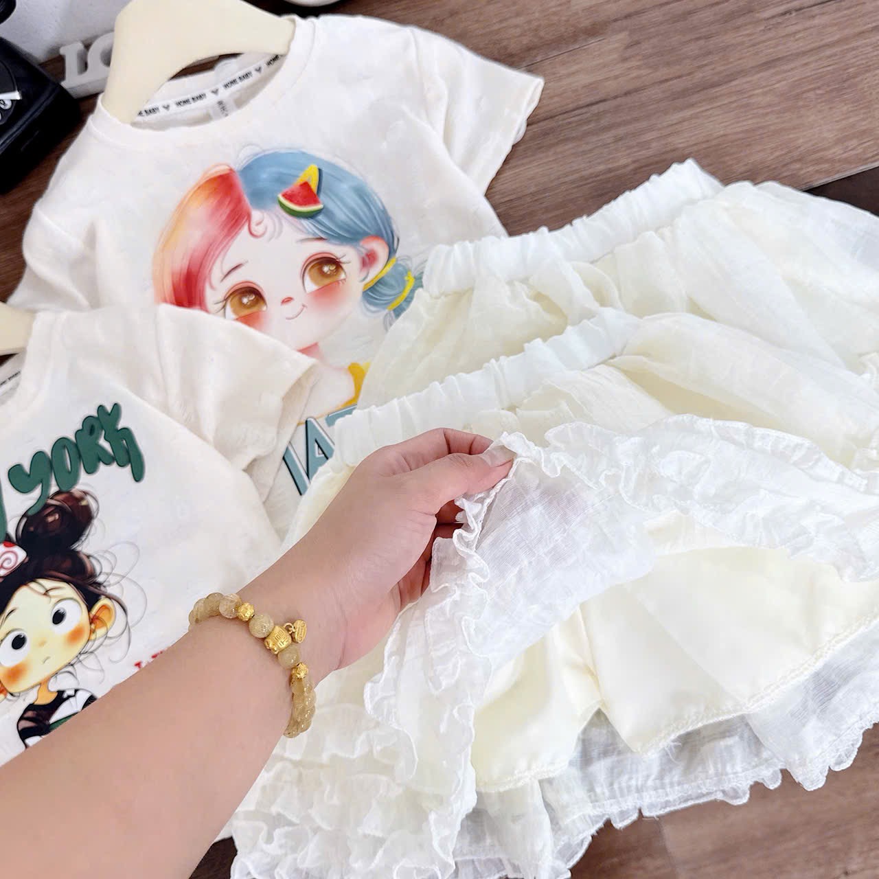 Sét áo hình cô gái cv voan có quần bảo hộ cho bé gái