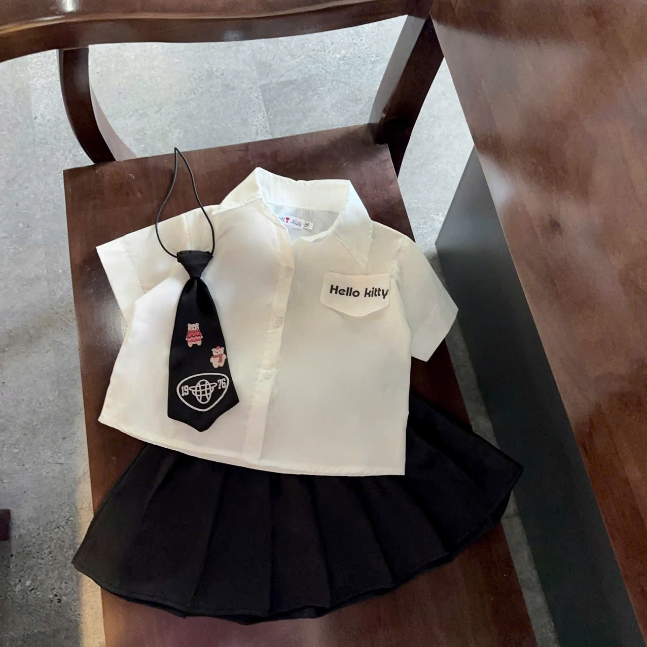 Sét áo học sinh helokitty cv dập ly bé gái