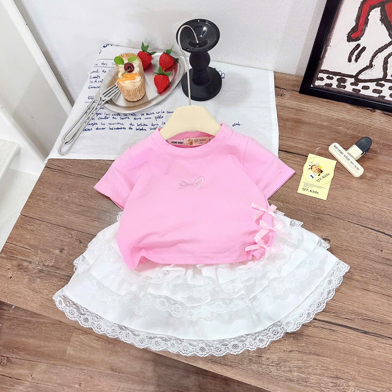 Sét áo hồng cv tầng trắng bé gái