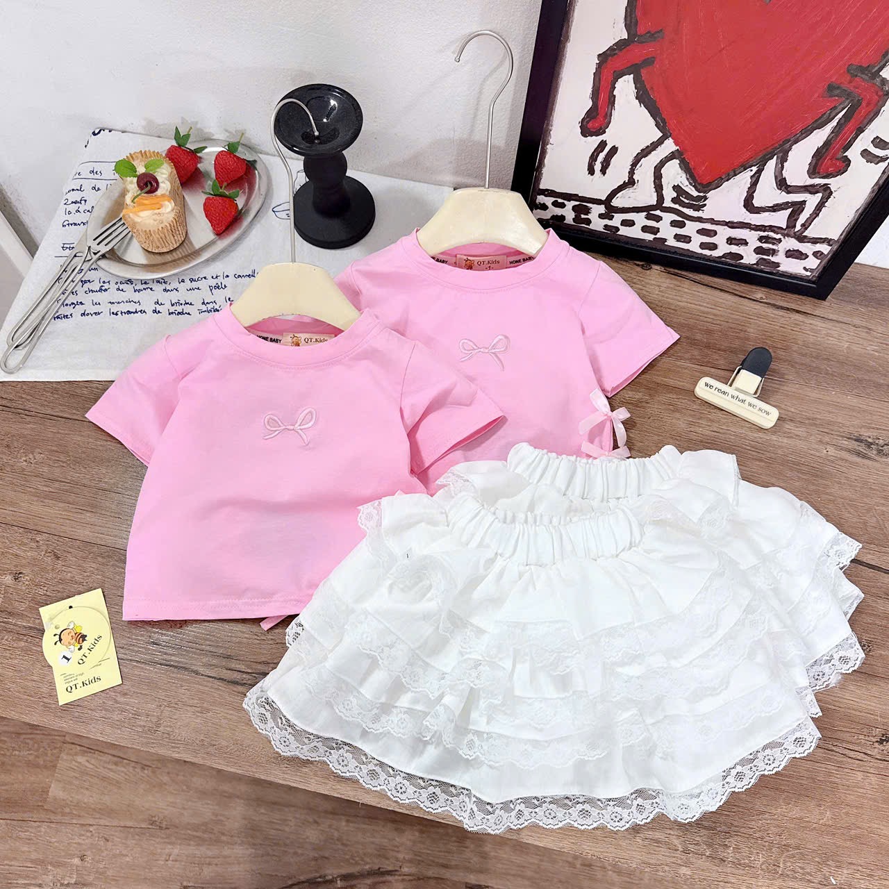 Sét áo hồng cv tầng trắng bé gái