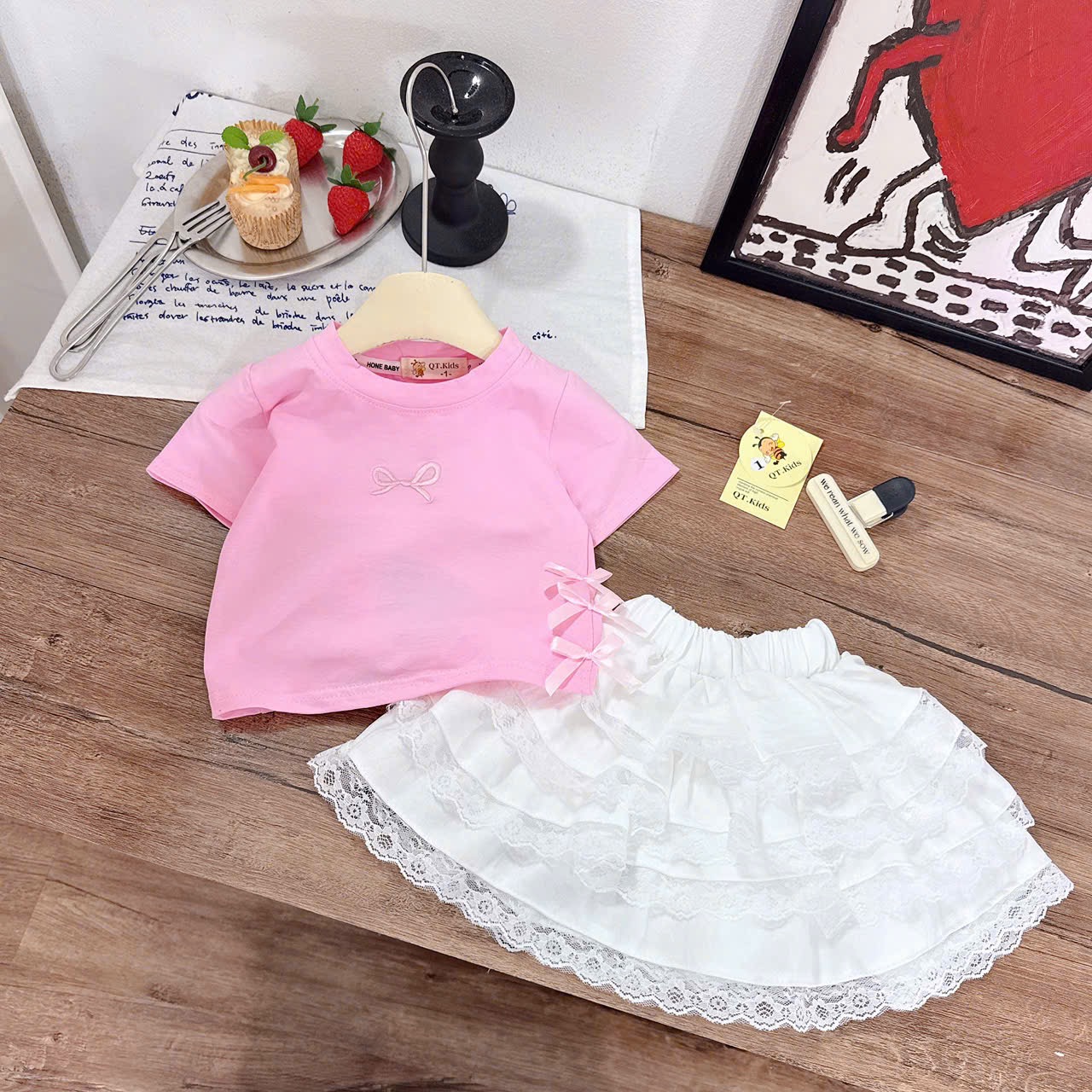 Sét áo hồng cv tầng trắng bé gái