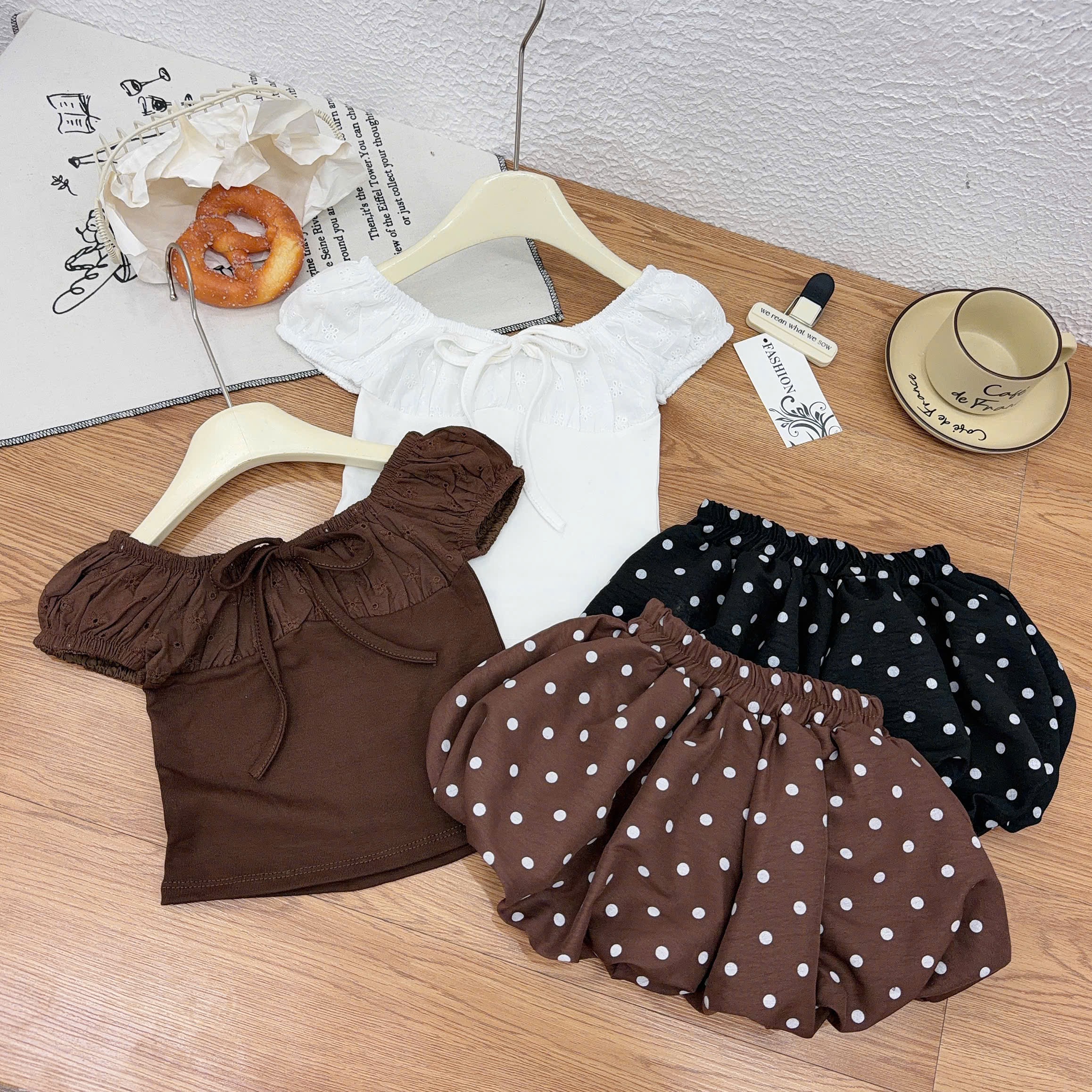 Sét áo ren phôia cotton quần bồng bi bé gái