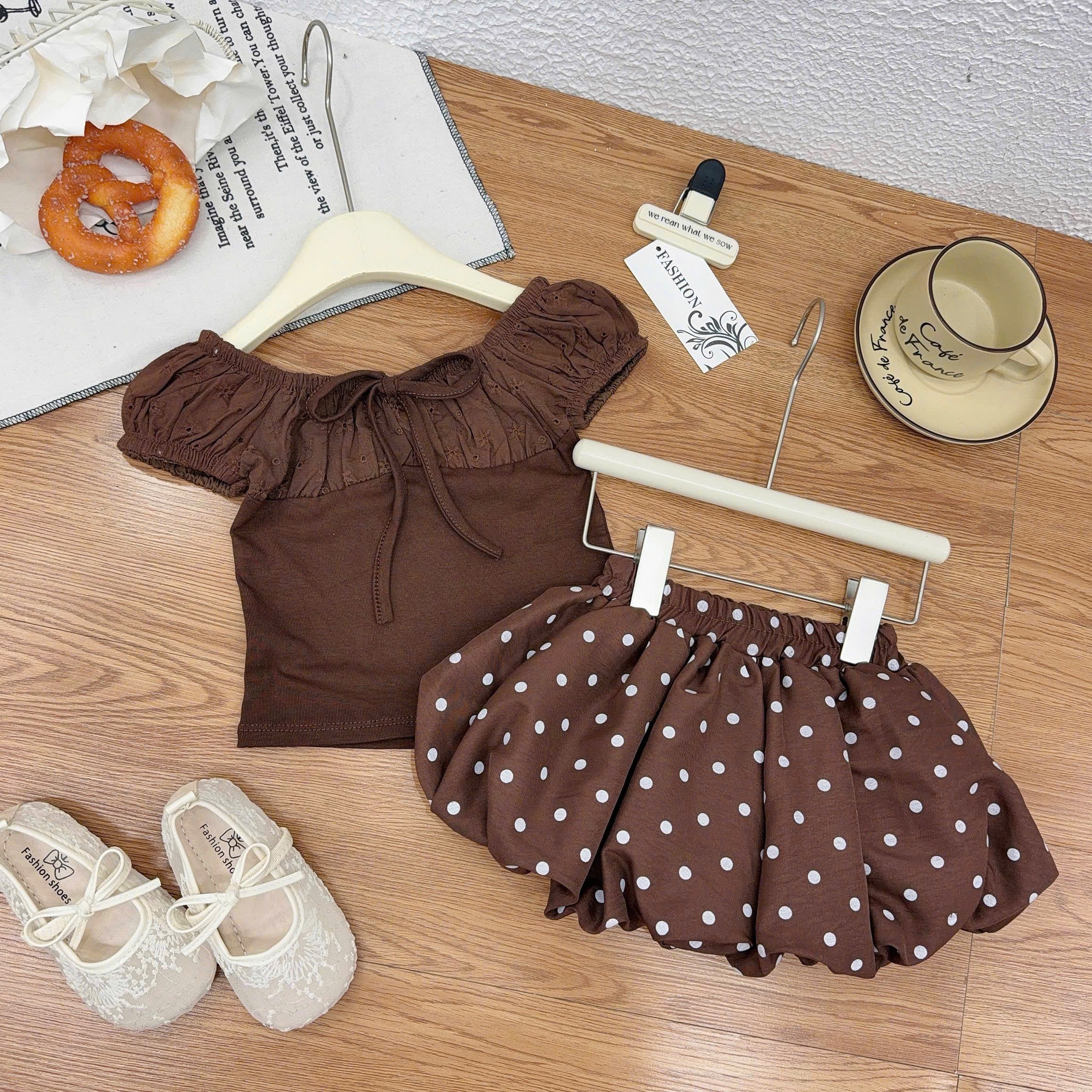 Sét áo ren phôia cotton quần bồng bi bé gái