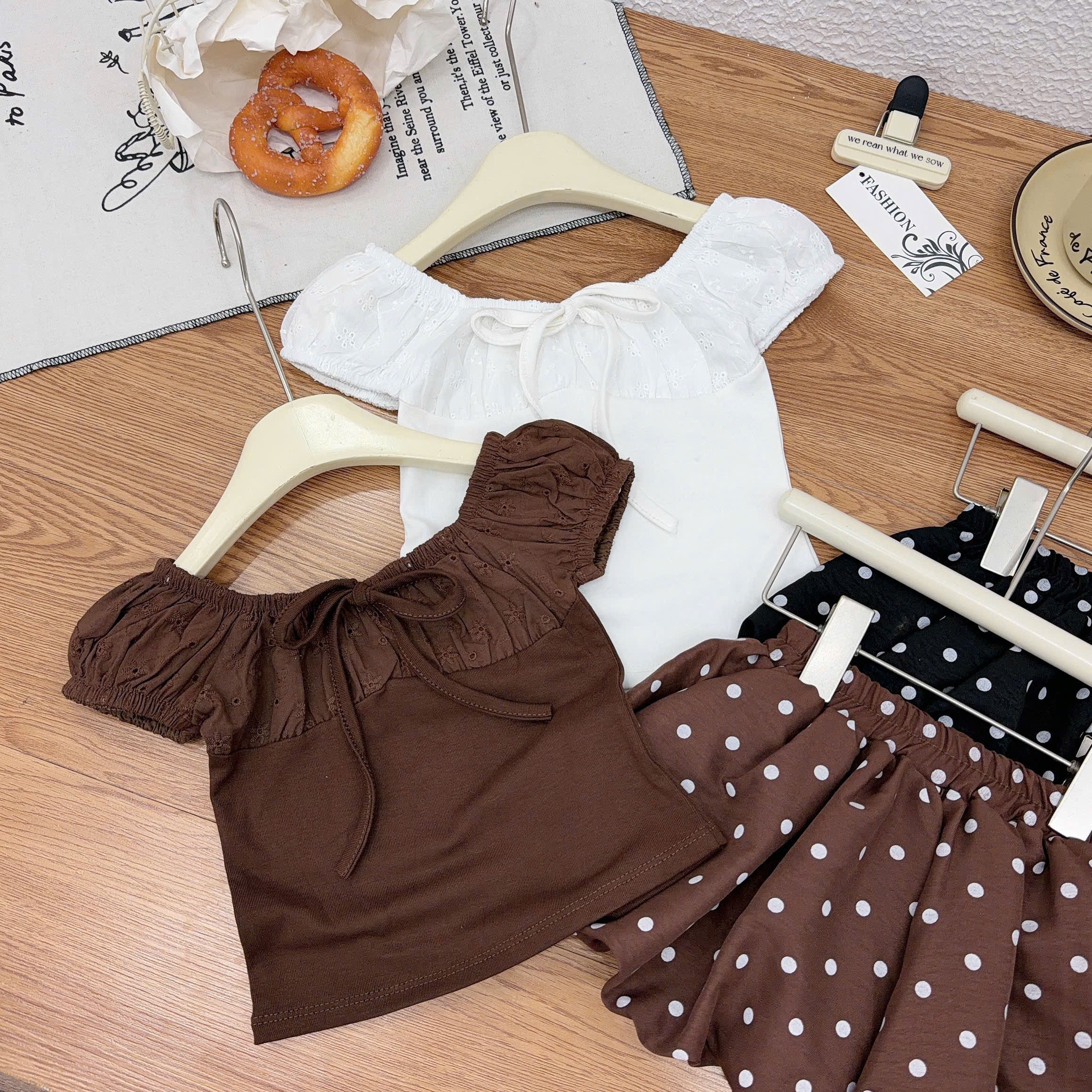 Sét áo ren phôia cotton quần bồng bi bé gái