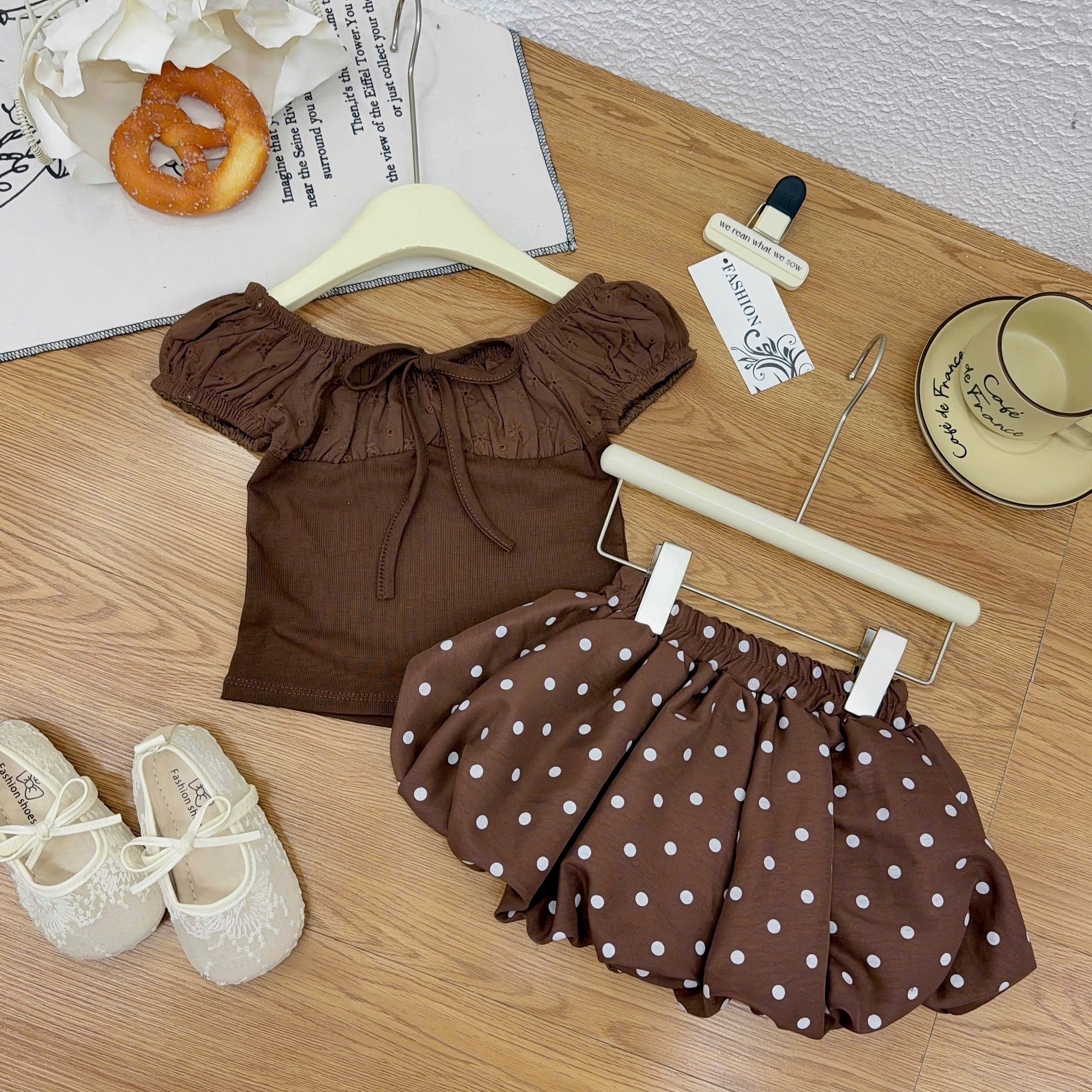 Sét áo ren phôia cotton quần bồng bi bé gái