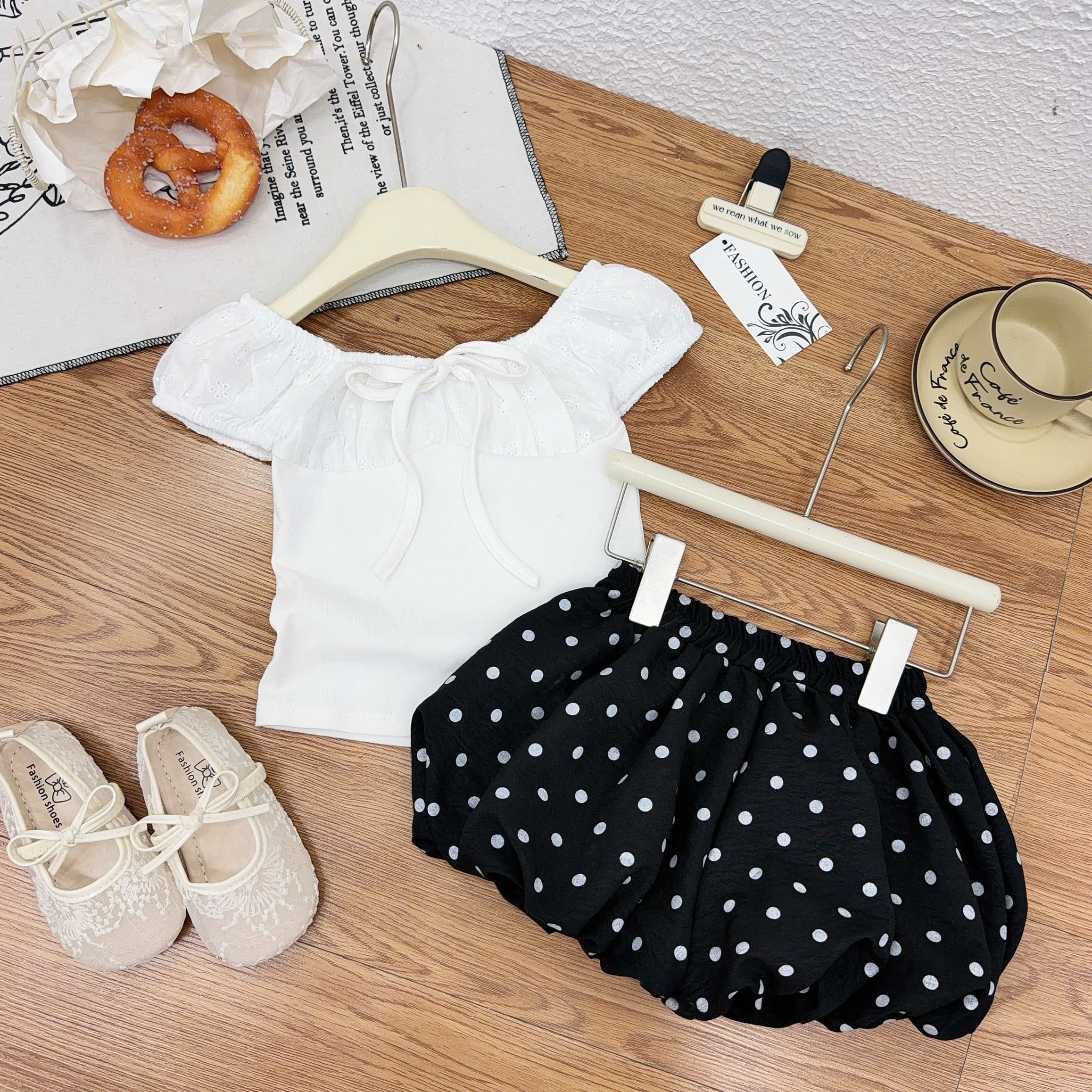 Sét áo ren phôia cotton quần bồng bi bé gái