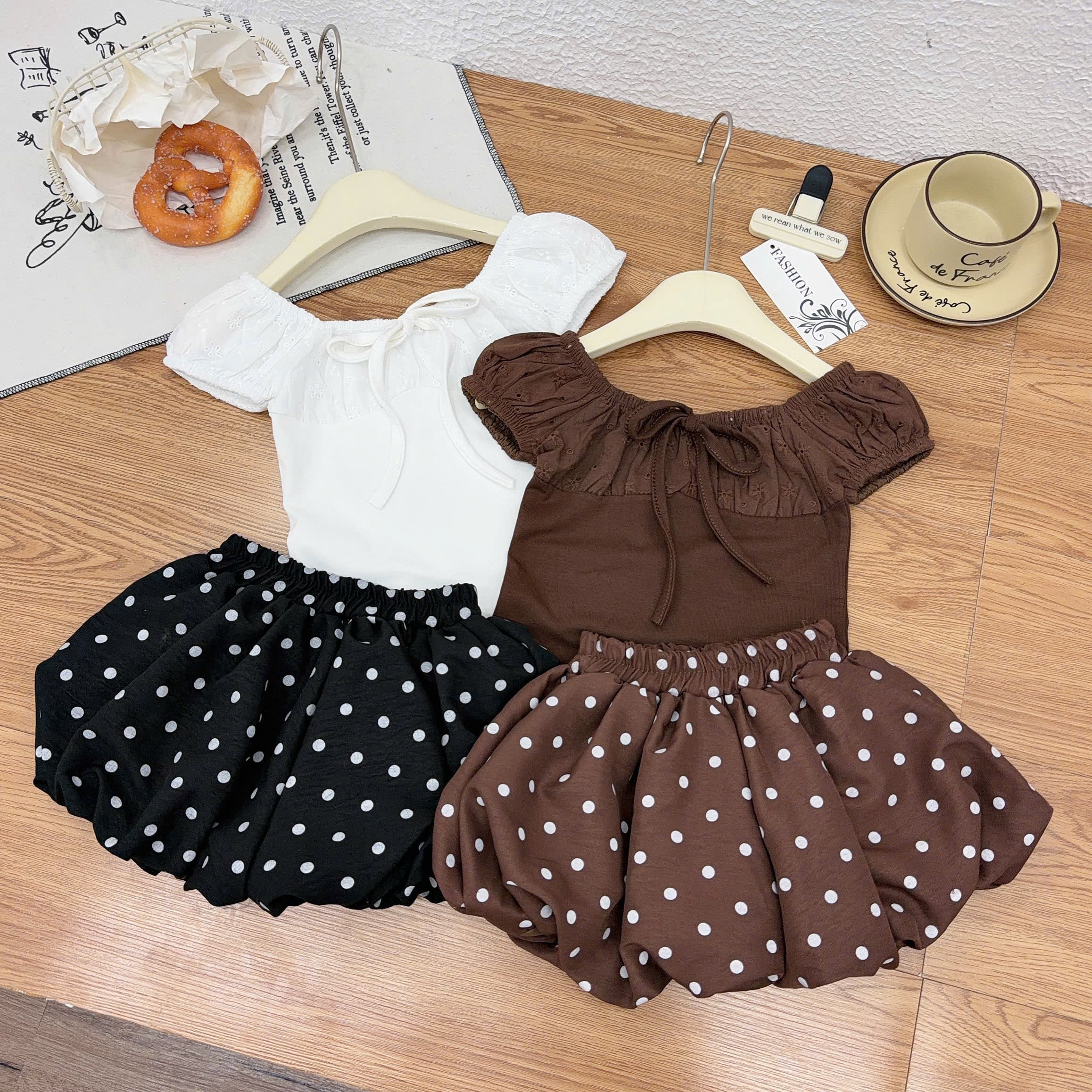 Sét áo ren phôia cotton quần bồng bi bé gái