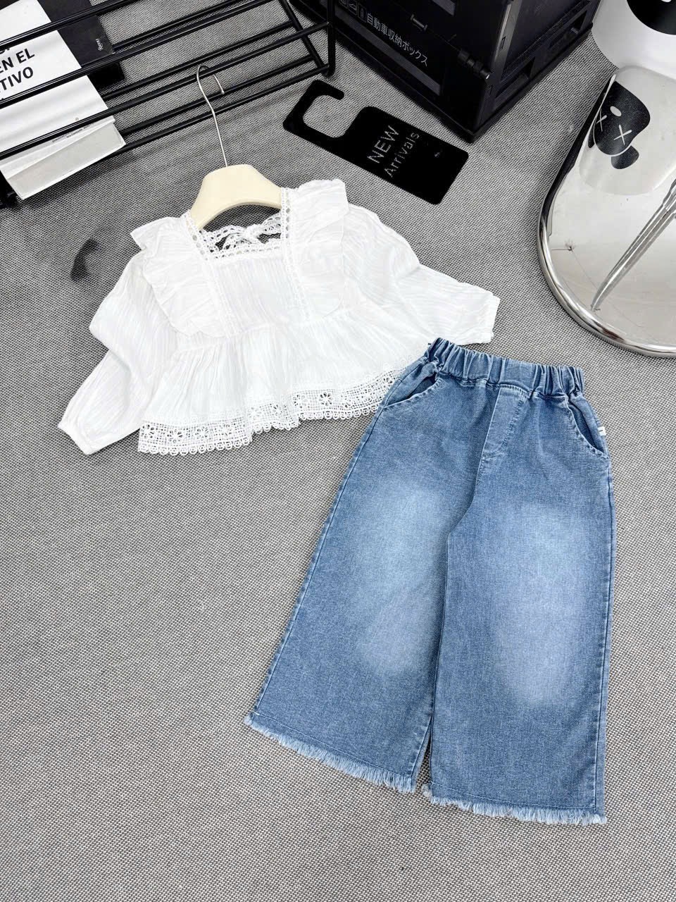 Sét áo ren trắng babydoll quần xuông dài bé gái