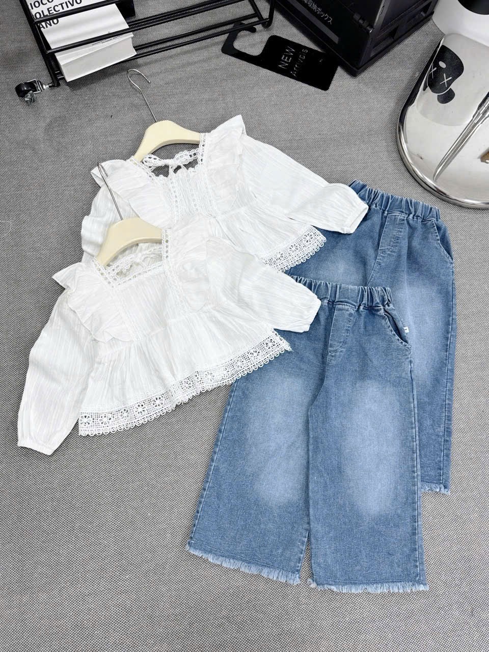 Sét áo ren trắng babydoll quần xuông dài bé gái