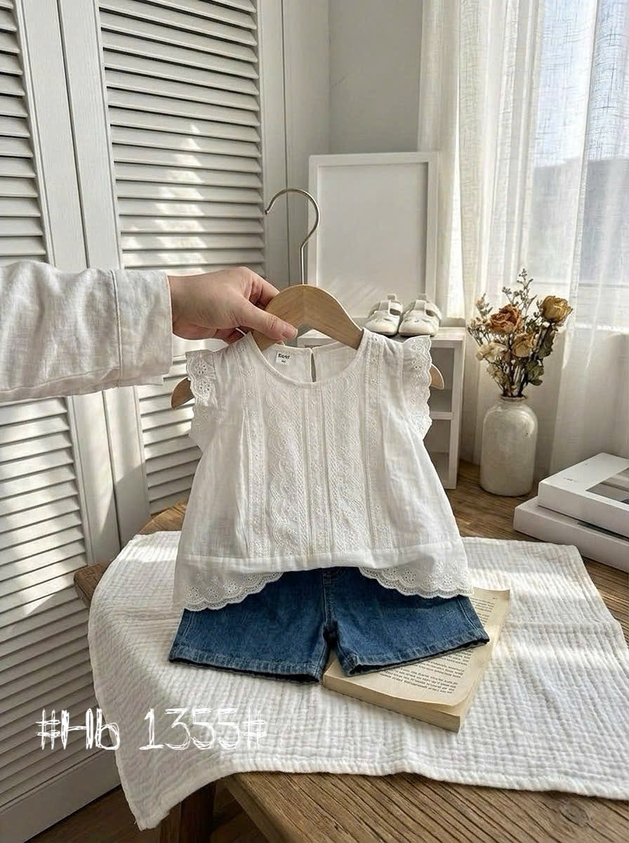 Sét áo ren trắng quần bò ống lỡ bé gái