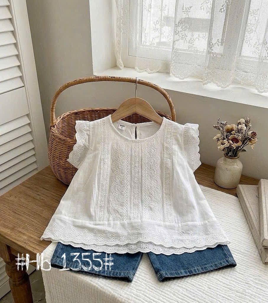 Sét áo ren trắng quần bò ống lỡ bé gái