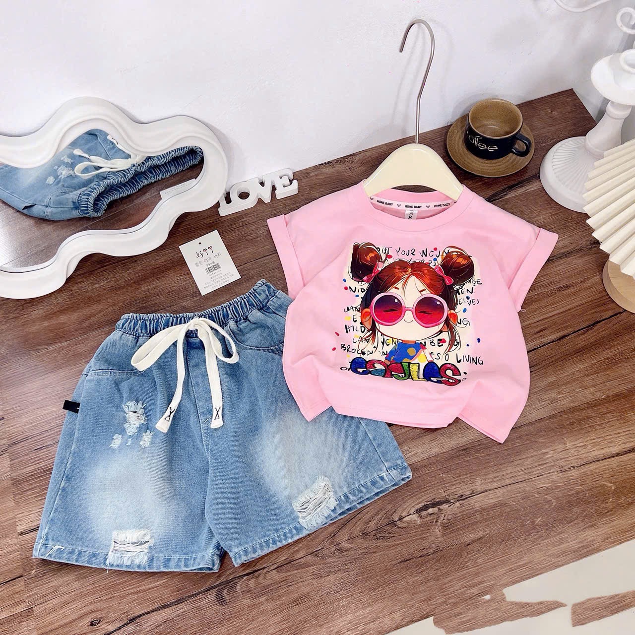 Sét áo tay hến hình 3 màu quần sooc bò bé gái