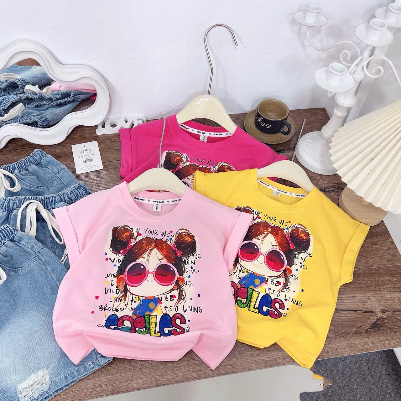 Sét áo tay hến hình 3 màu quần sooc bò bé gái