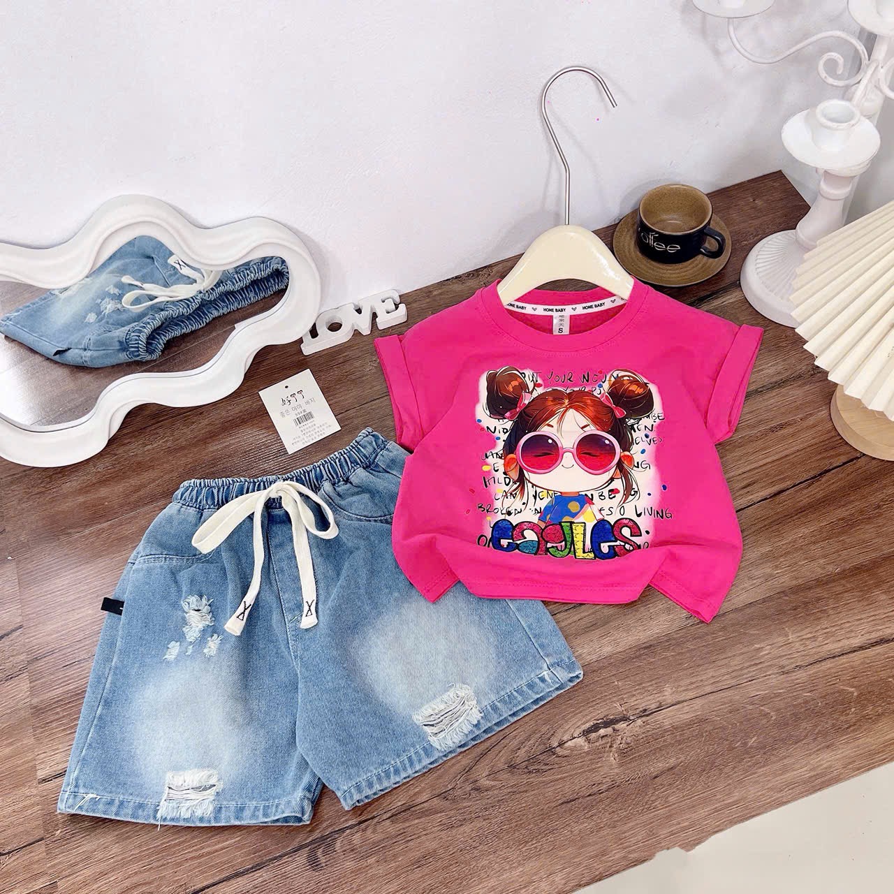 Sét áo tay hến hình 3 màu quần sooc bò bé gái