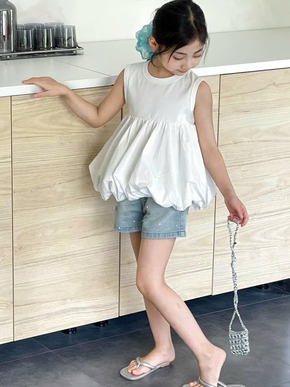 Sét áo trắng bồng quần sooc bò bé gái