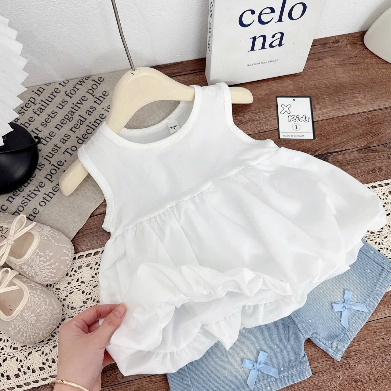 Sét áo trắng bồng quần sooc bò bé gái