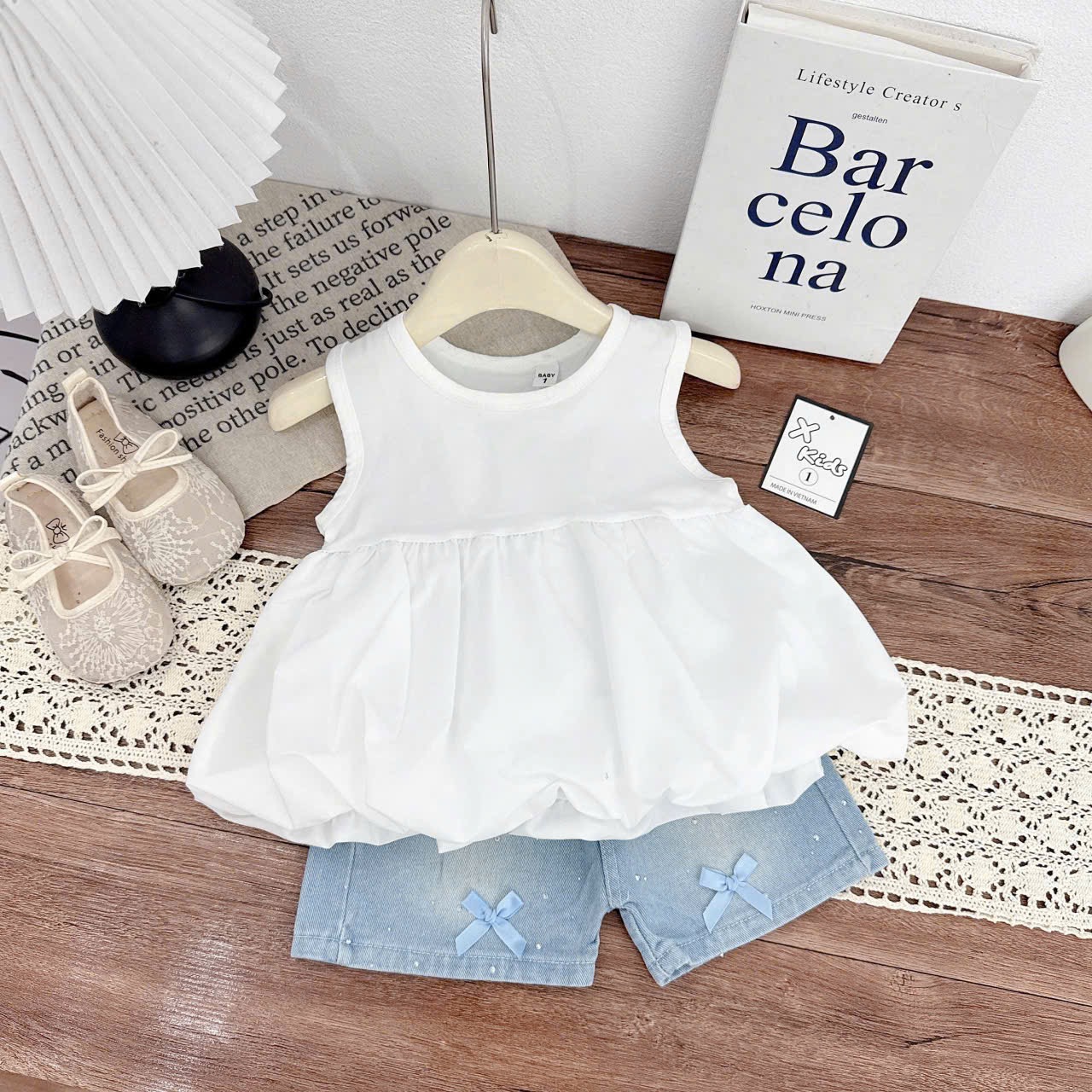 Sét áo trắng bồng quần sooc bò bé gái