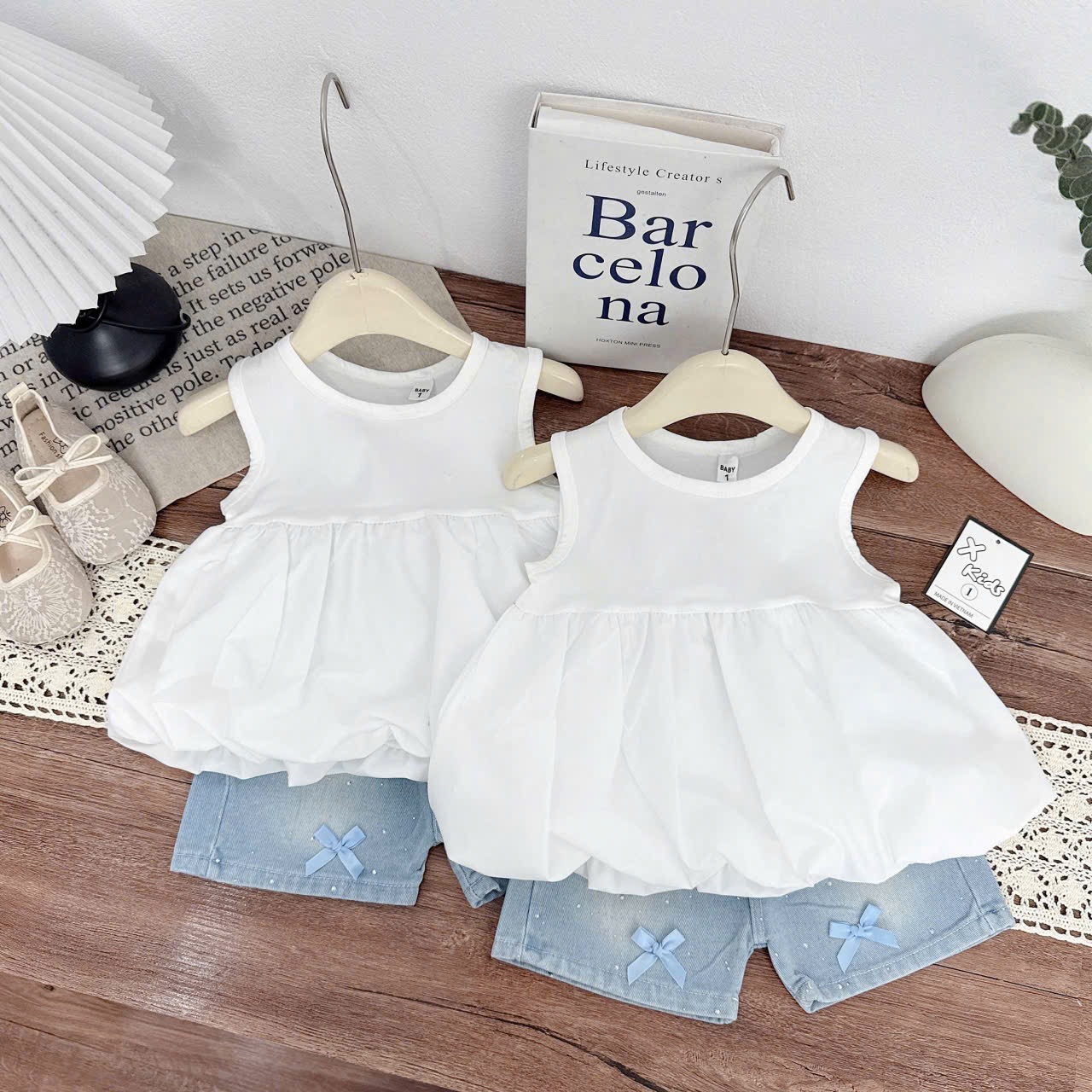 Sét áo trắng bồng quần sooc bò bé gái
