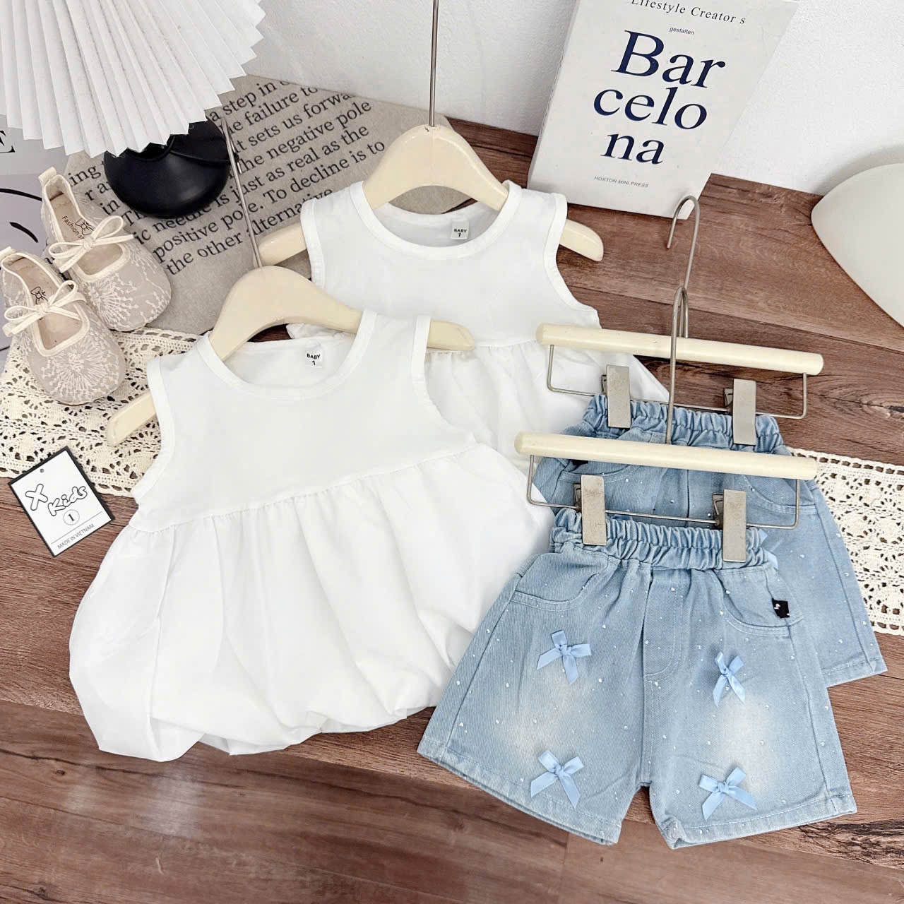 Sét áo trắng bồng quần sooc bò bé gái