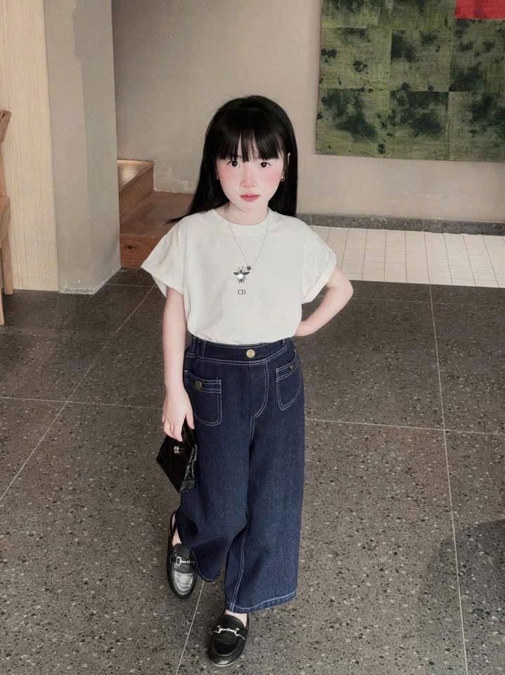 Sét áo trắng cd quần bò xuông dài bé gái