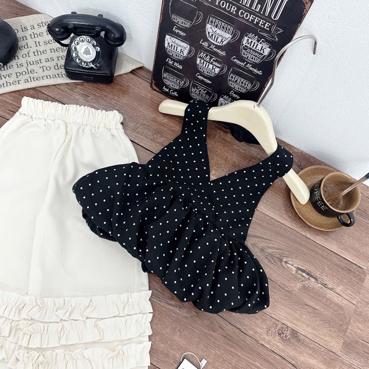 Sét áo yếm chấm bi đen quần xuông bé gái xk