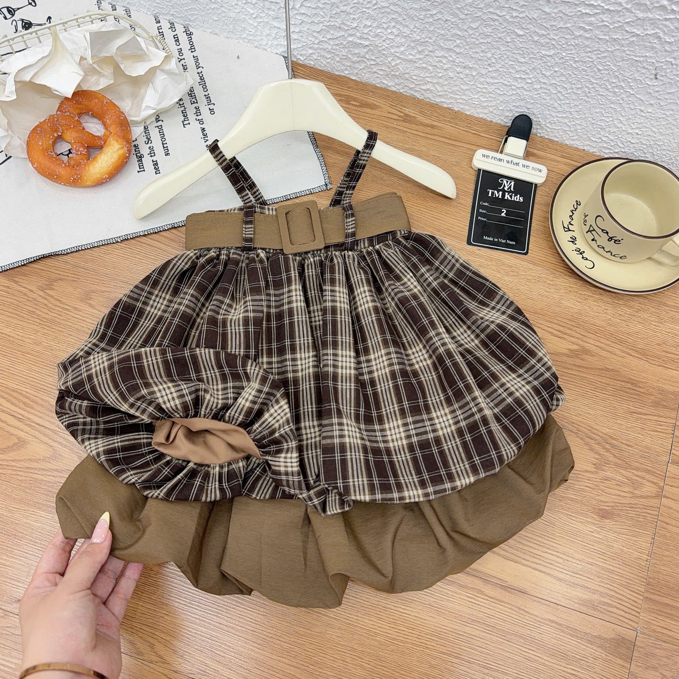 Sét bộ 2 dây kẻ quần nâu bồng bé gái