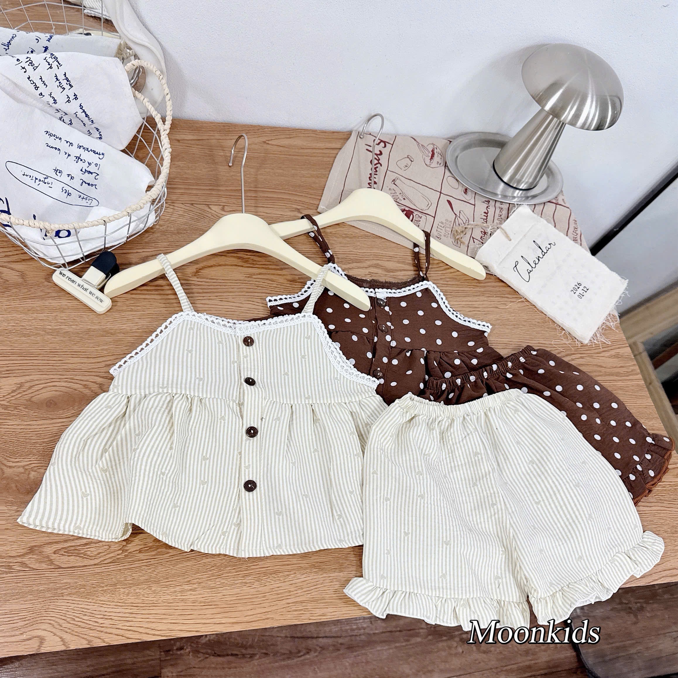 Sét bộ 2 dây nâu kem quần bèo bé gái