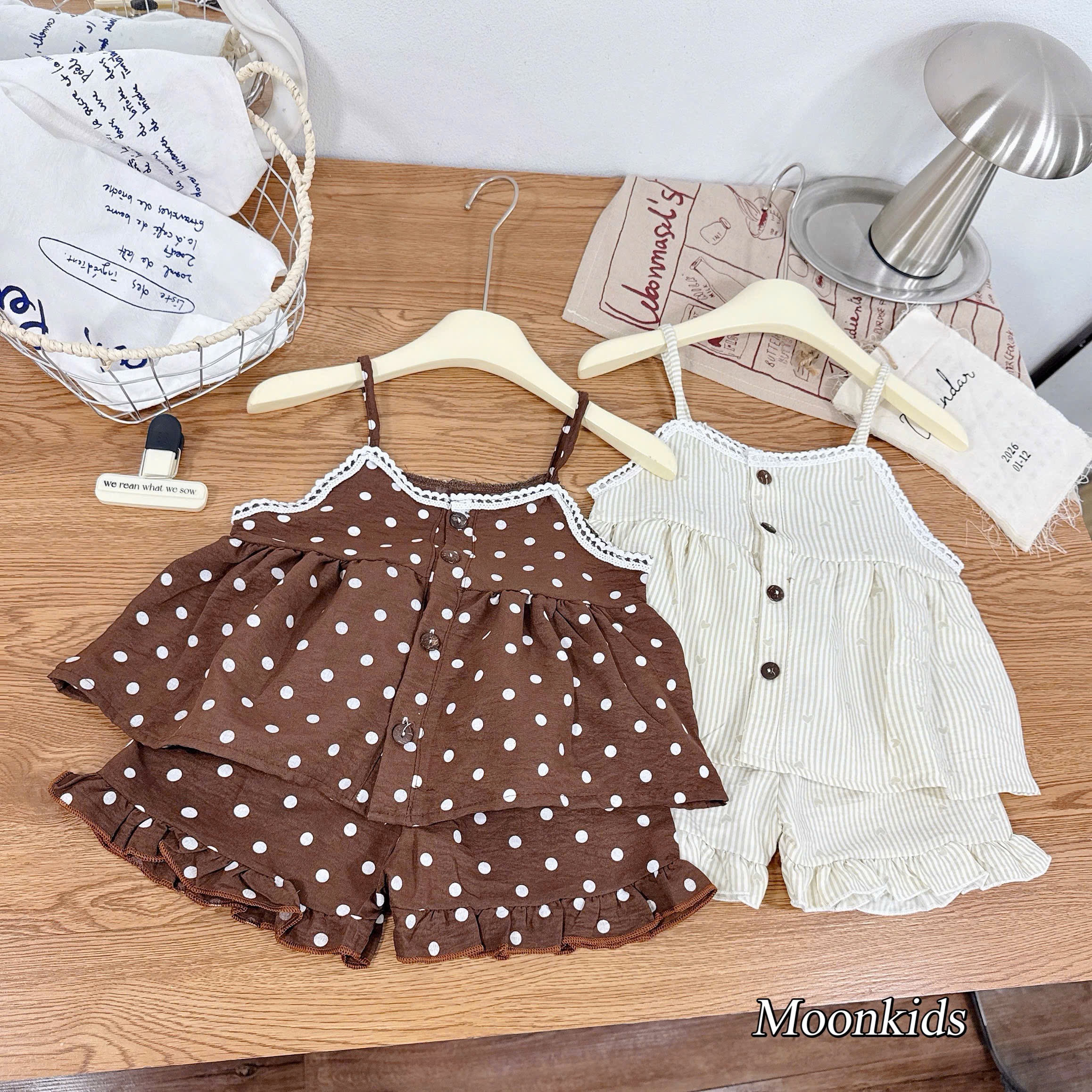 Sét bộ 2 dây nâu kem quần bèo bé gái