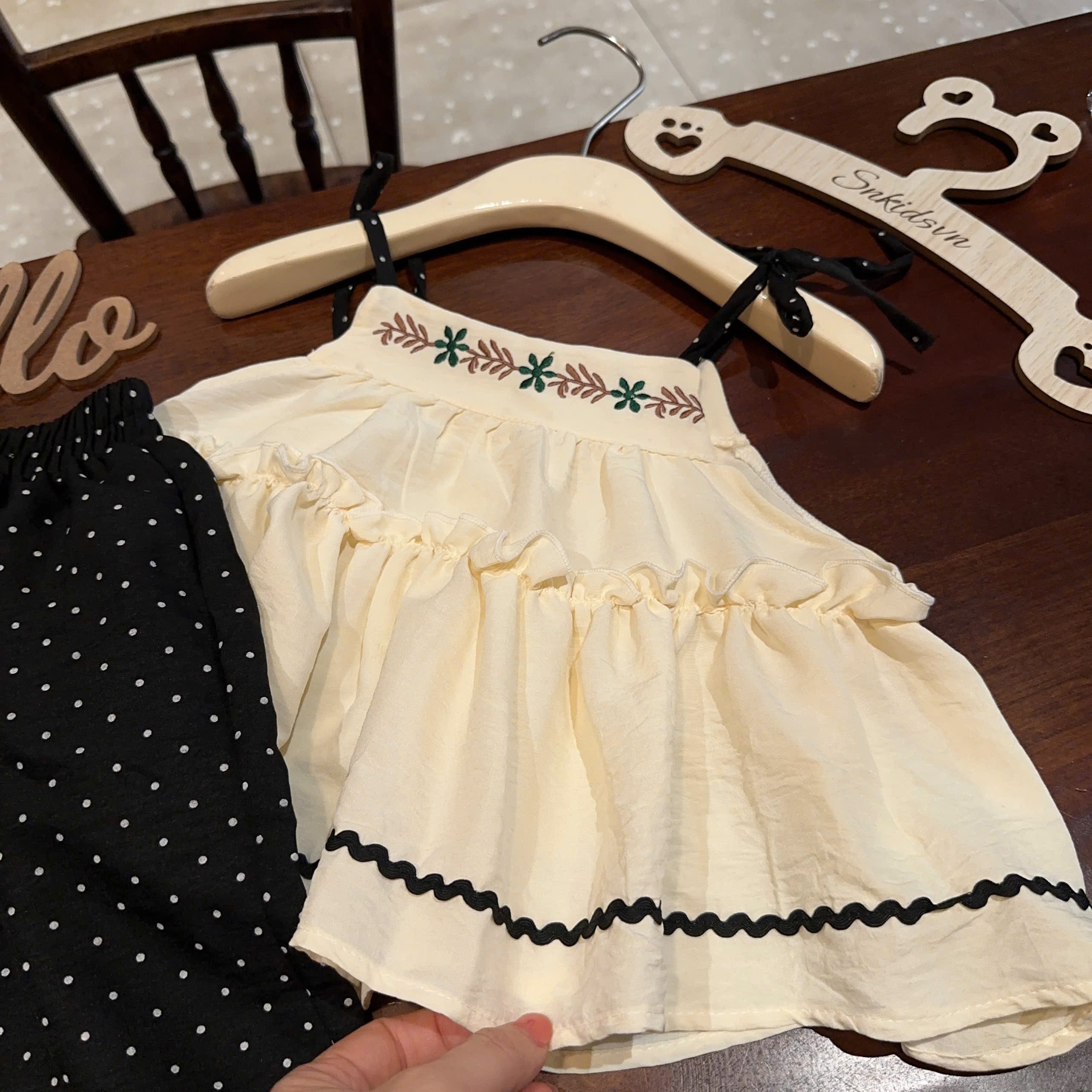 Sét bộ 2 dây quần xuông đen bi bé gái