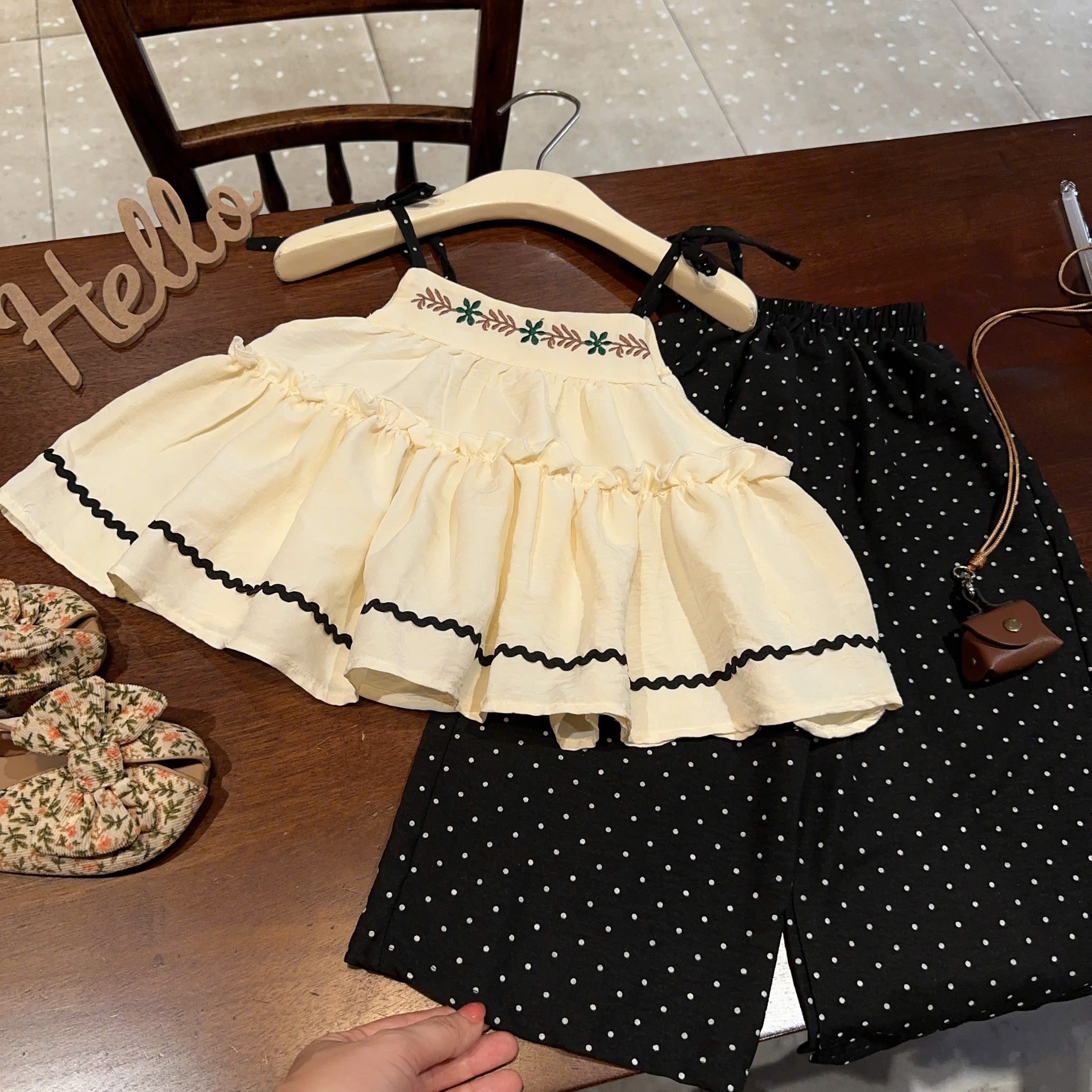 Sét bộ 2 dây quần xuông đen bi bé gái