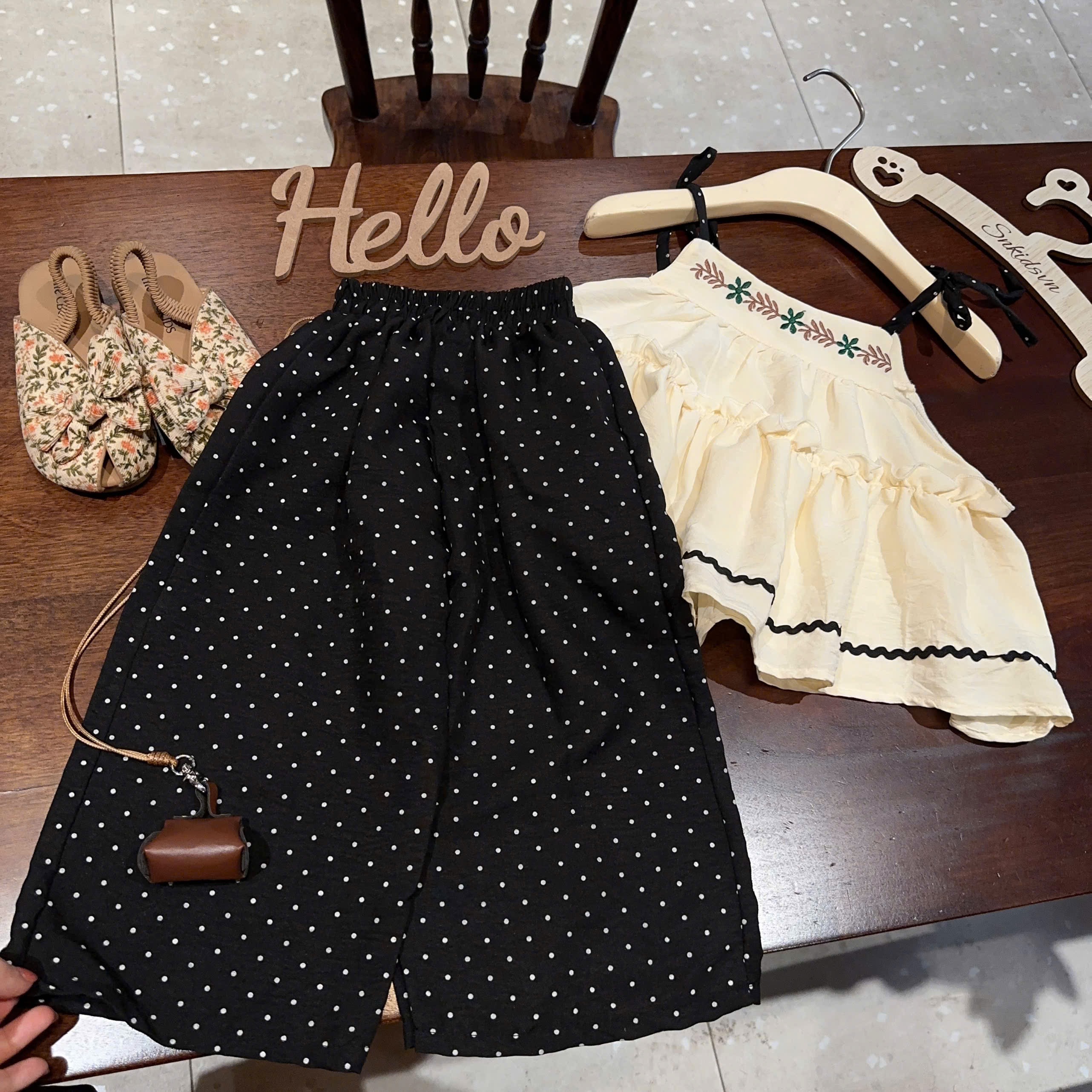 Sét bộ 2 dây quần xuông đen bi bé gái